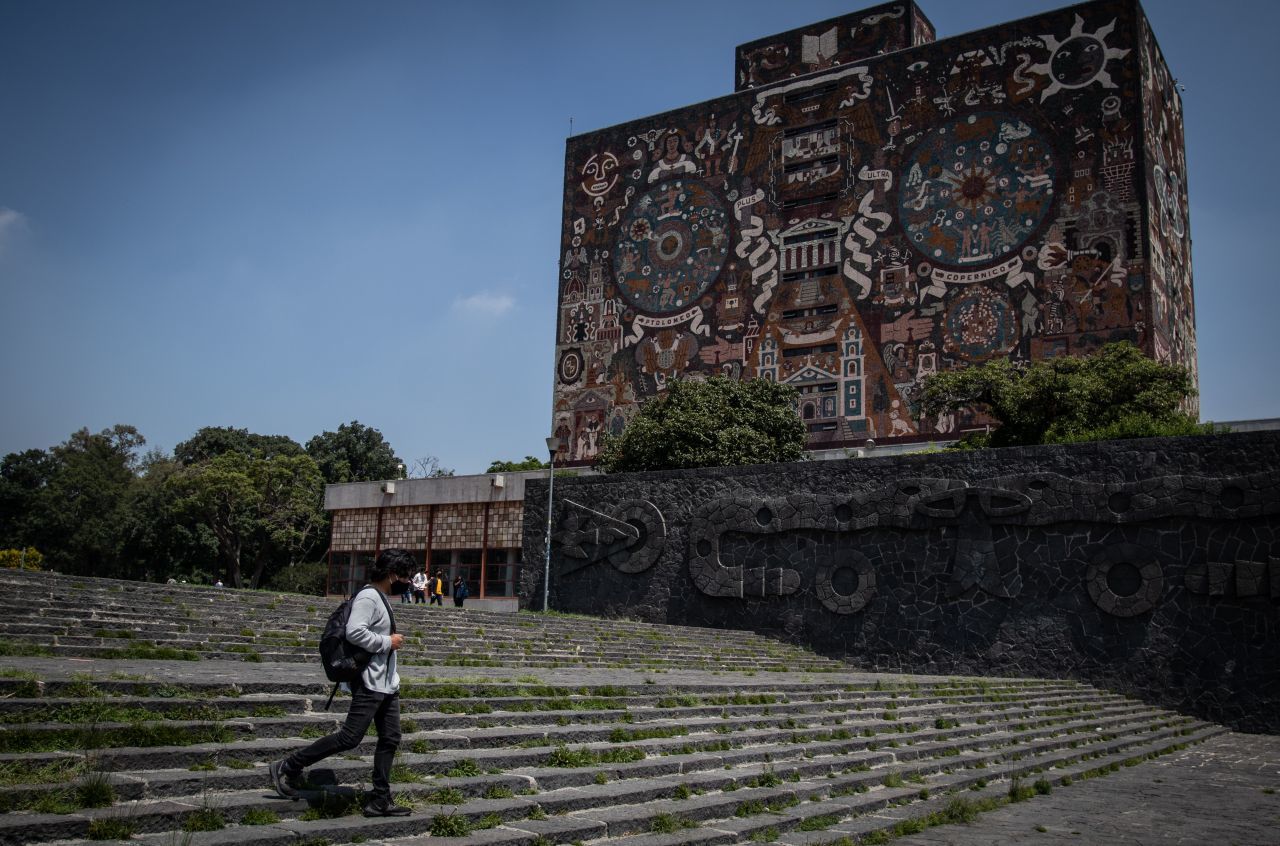 After more than two years of confinement, UNAM opened its doors to students and teachers (PHOTO: ANDREA MURCIA / CUARTOSCURO.COM)