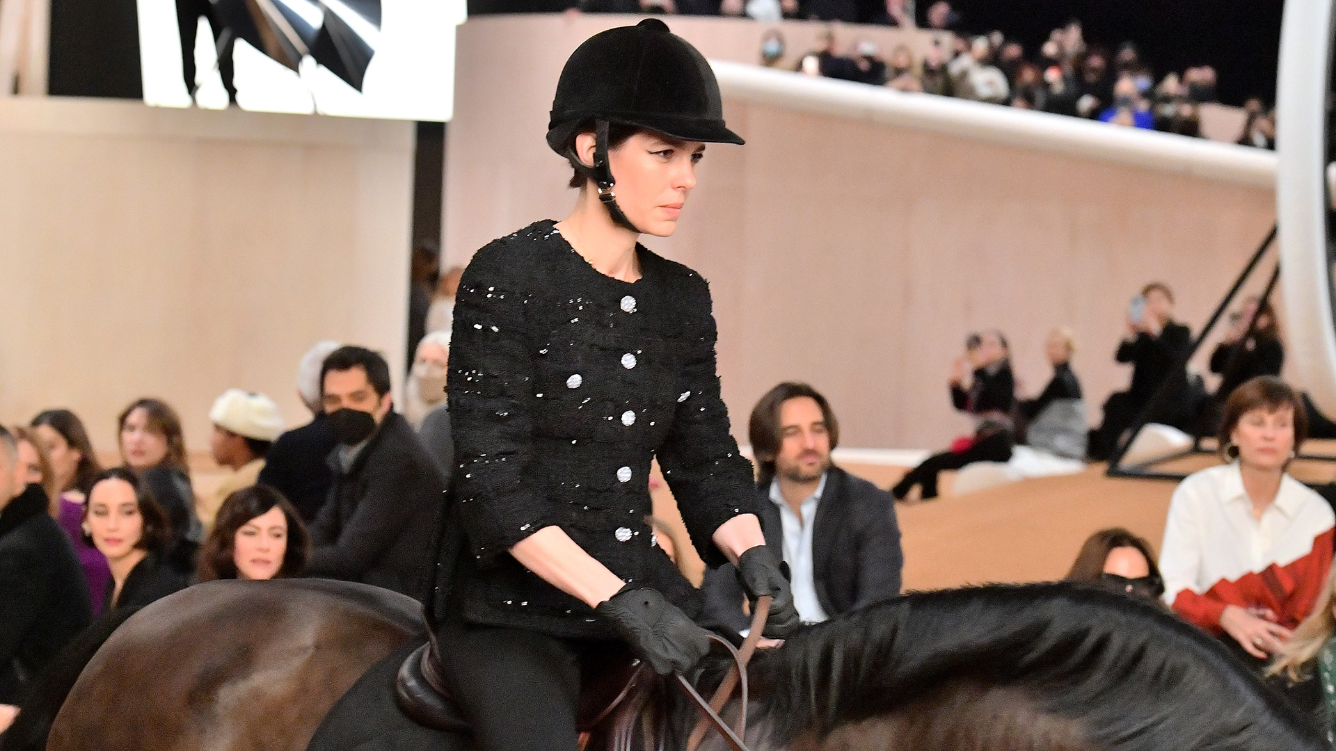 Carlota Casiraghi montada a caballo: así ha sido el desfile de Alta Costura de Chanel (Dominique Charriau/WireImage)
