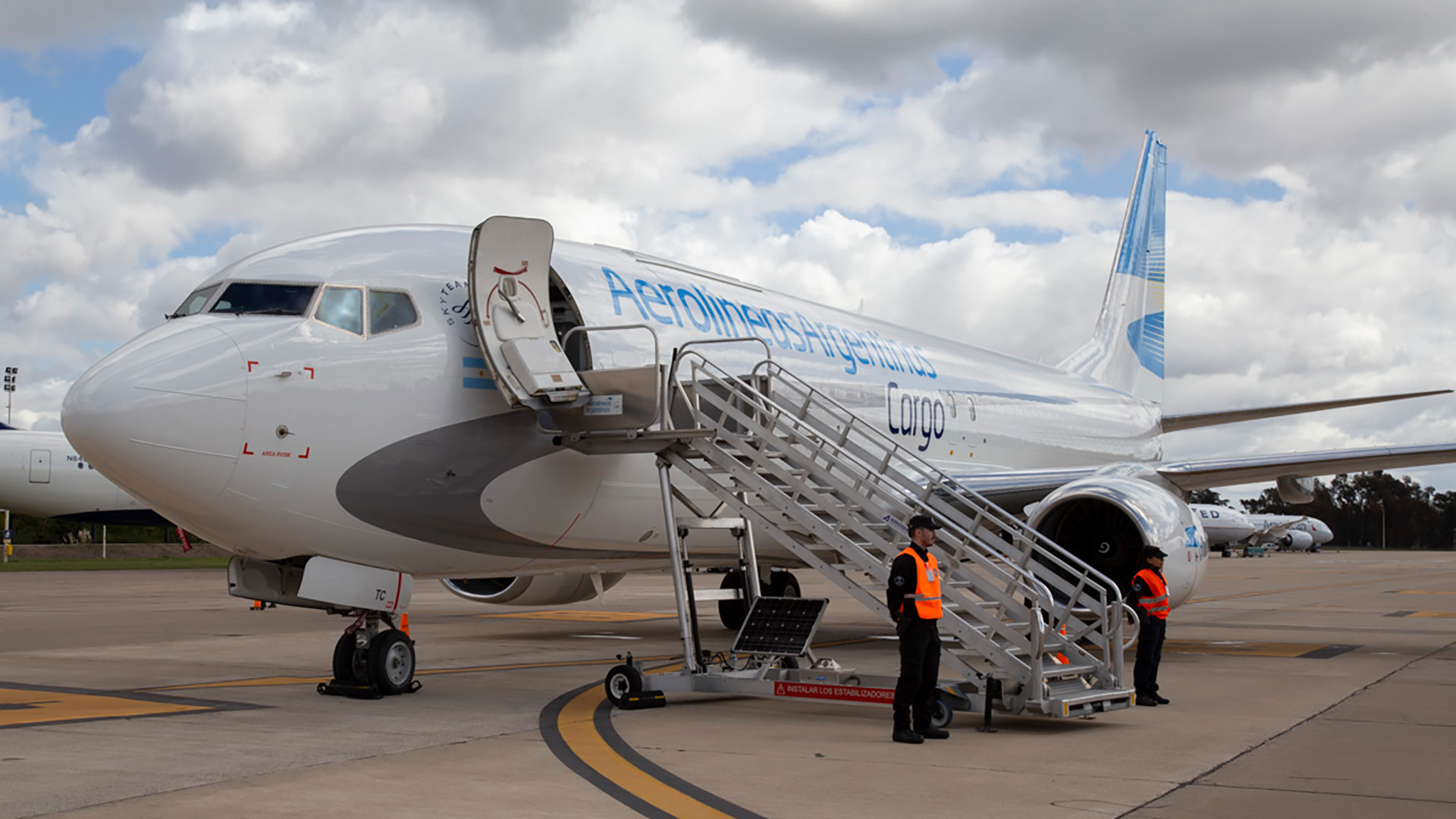 Transporte y logística: se presentó un Boeing 737-800 destinado exclusivamente al transporte de cargas en todo el país