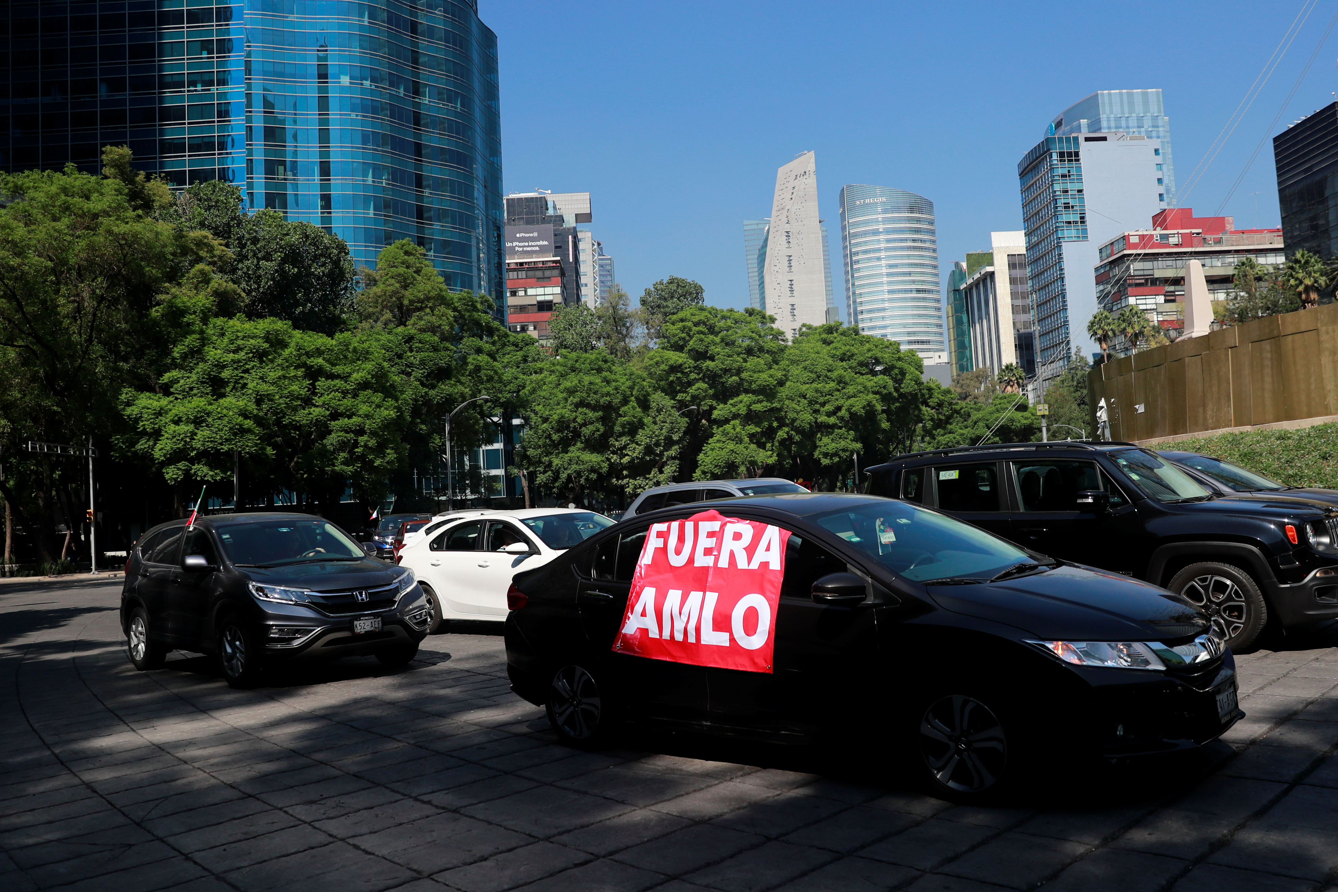 AmloVeteYa desde autom viles y motocicletas protestaron en CDMX