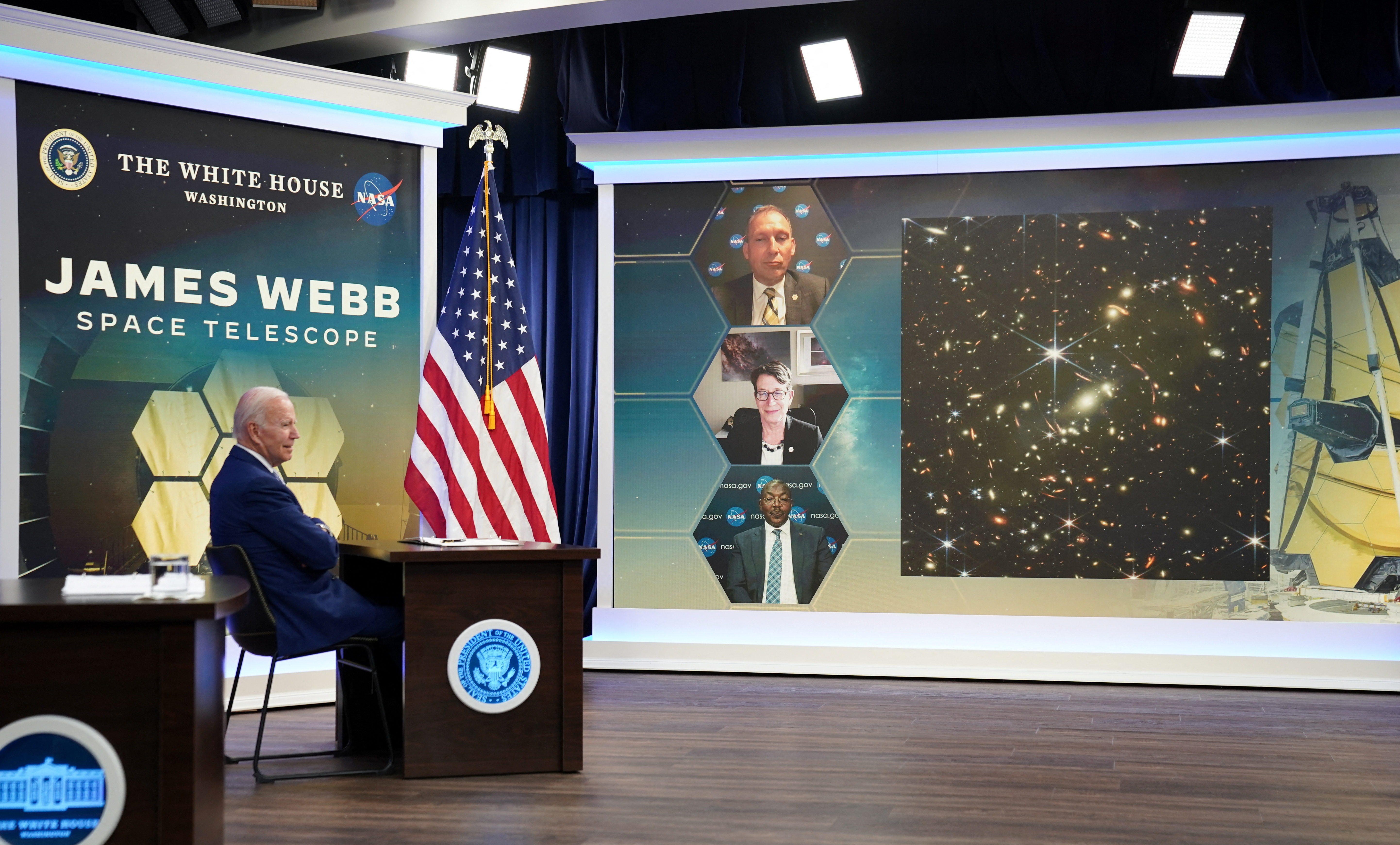 Biden durante la presentación de la foto (REUTERS/Kevin Lamarque)