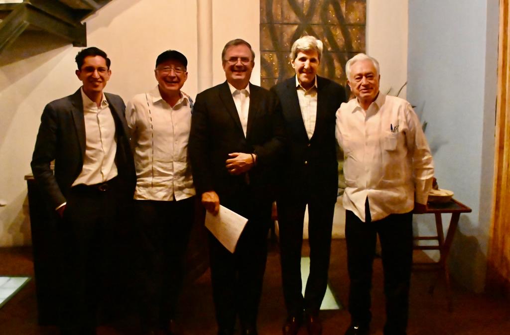 Marcelo Ebrard recibió a John Kerry en México y anunció reunión de trabajo con López Obrador 