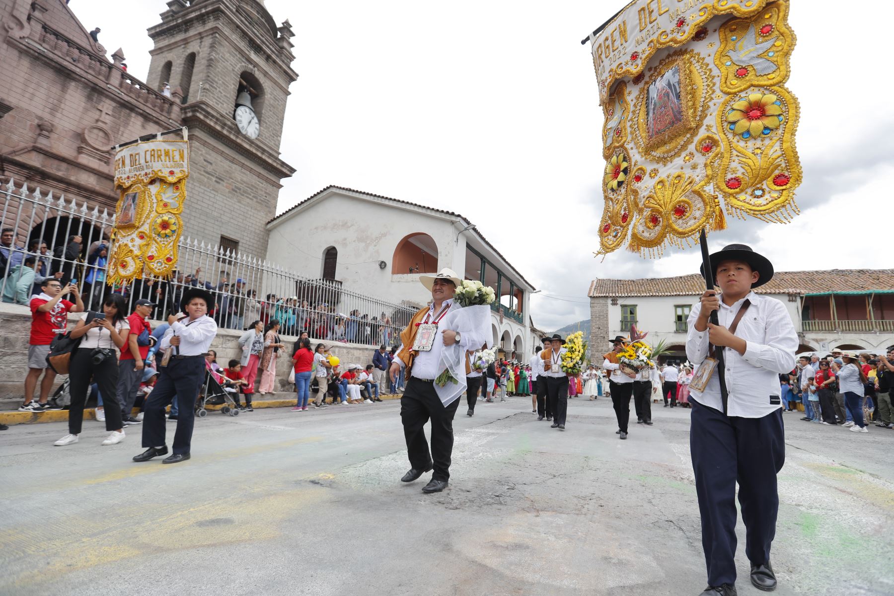 Holy Week in Ayacucho: This is how the traditional Pascua Toro festival was lived, which brought together hundreds of people in the main tourist centers of the city.  (Andean)