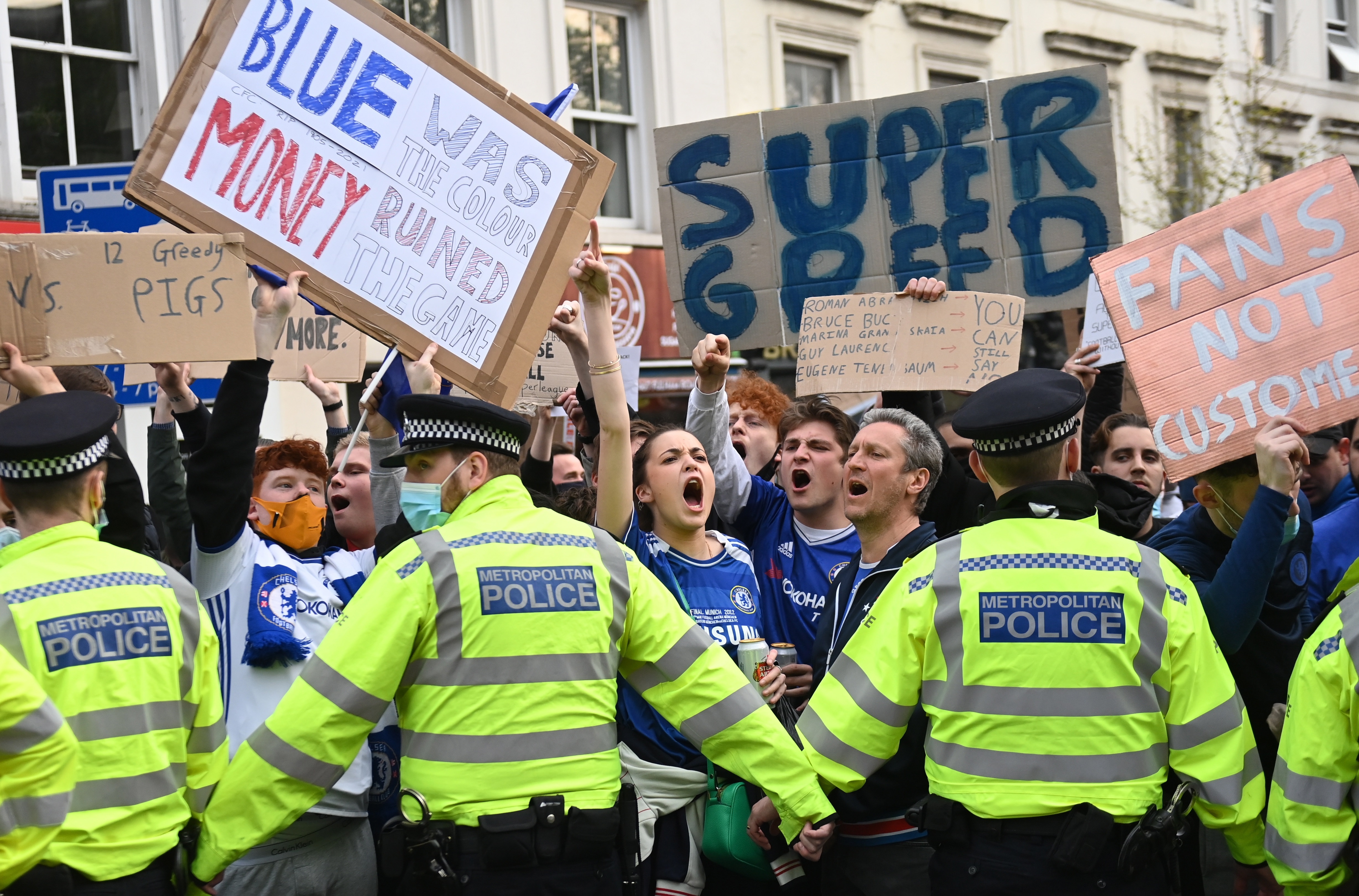 Hubo protestas en Inglaterra en contra de la Superliga europea (Foto: EFE)