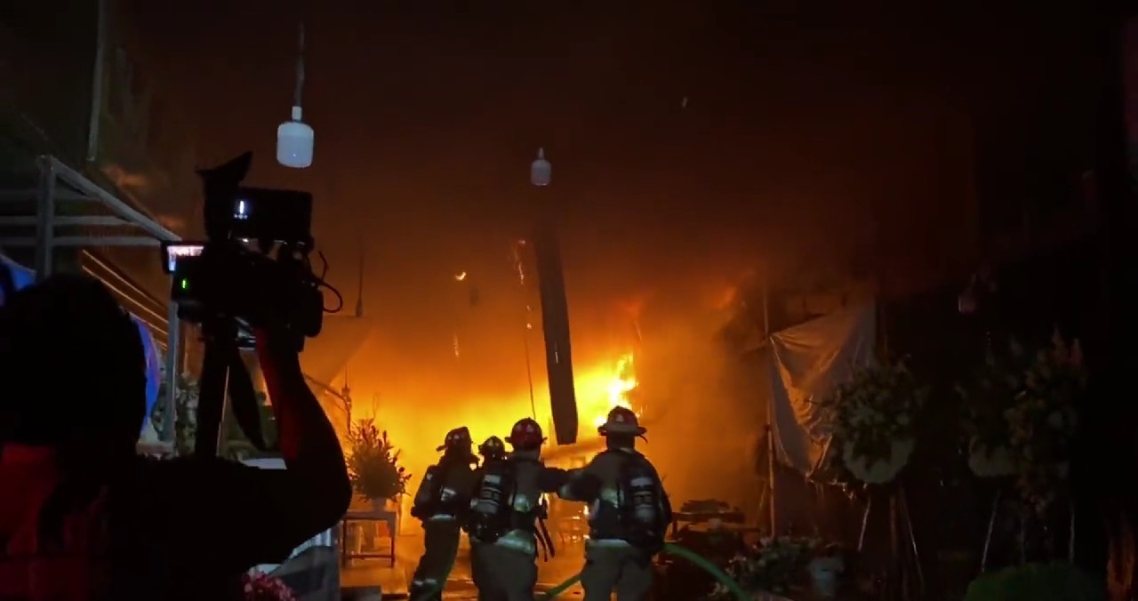 Incendio en el mercado de flores del Rímac destruyó 160 puestos y dejó  cuantiosas pérdidas - Infobae