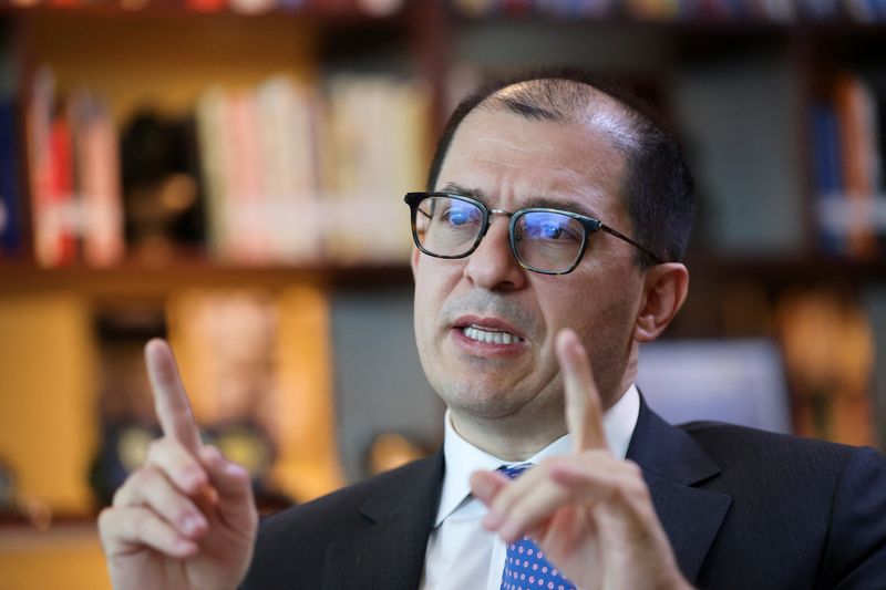 Foto de archivo. El fiscal general de Colombia, Francisco Barbosa, habla durante una entrevista con Reuters en Bogotá, Colombia, 24 de marzo, 2023. REUTERS/Luisa González
