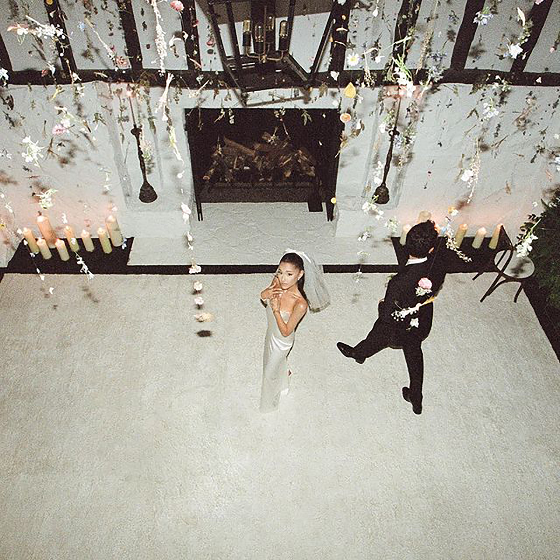 Ariana Grande compartió las primeras imágenes de su boda con Dalton Gomez  (IG: @arianagrande)