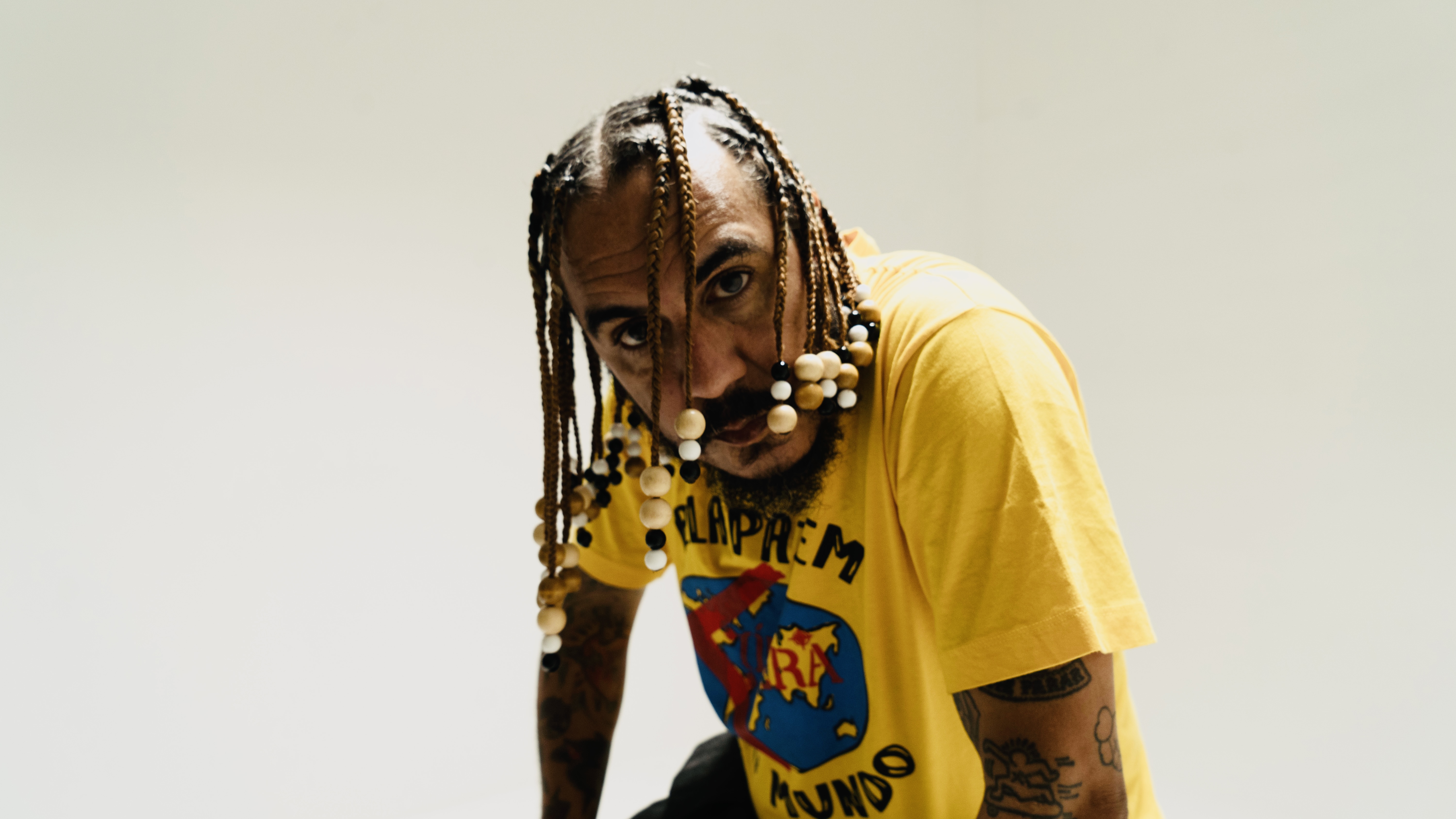 El rapero brasileño Marcelo D2 vuelve a Buenos Aires con un show que repasa 30 años de fascinante fusión entre samba y hip hop