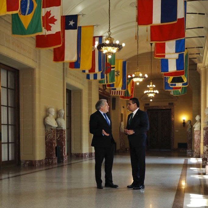 Silvano Aureoles y el secretario general de la OEA, Luis Almagro (Foto: Twitter/@Silvano_A)