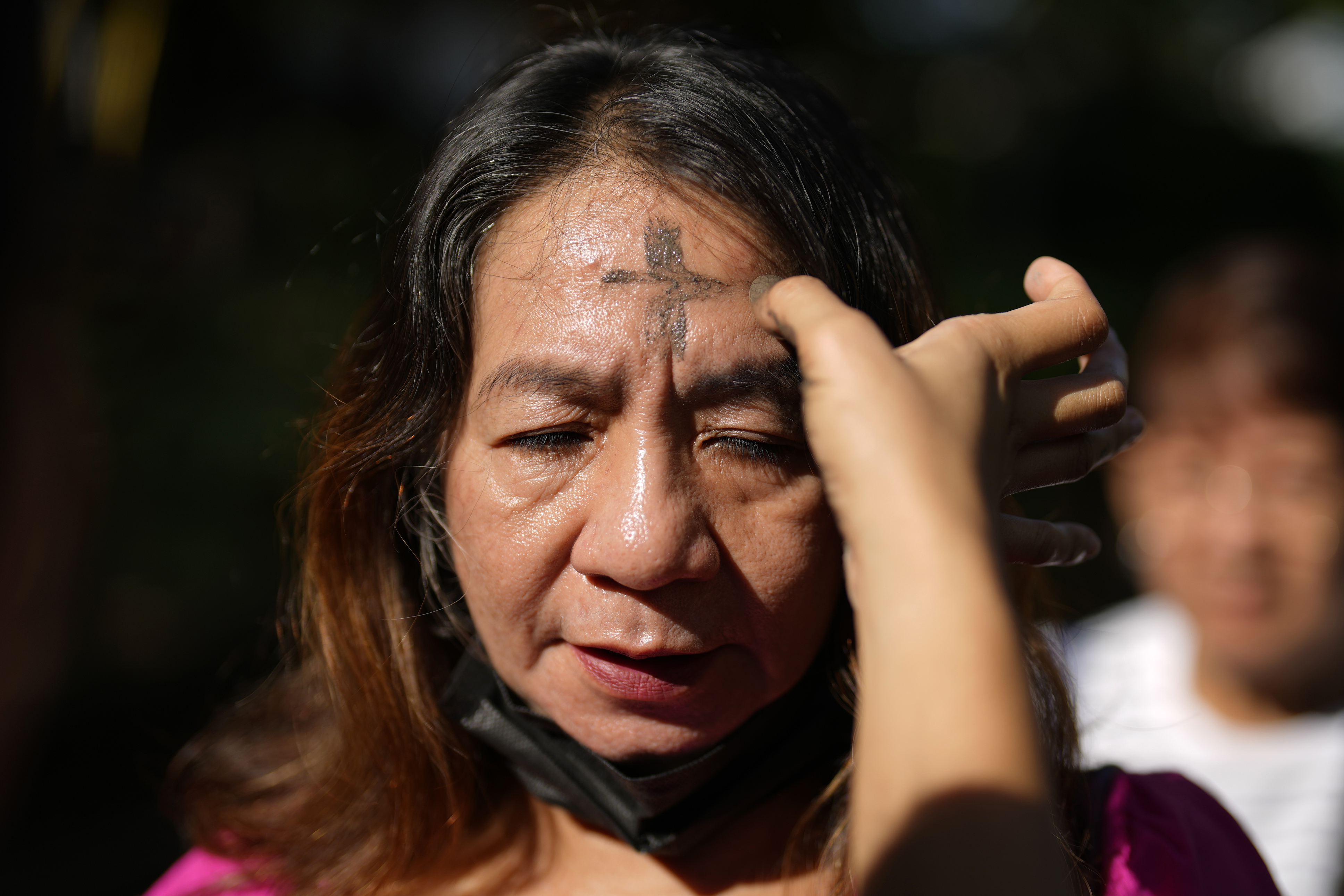 Inocencia fiscal: el Gobierno permitirá invertir dólares no declarados y criptomonedas en el mercado