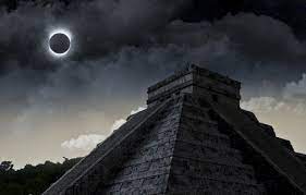 Los aztecas pensaban que durante los eclipses, los niños se convertían en ratones. 