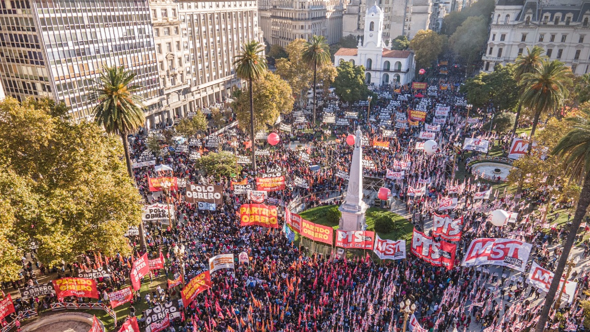 La Izquierda realizó una masiva movilización a la Plaza de Mayo 