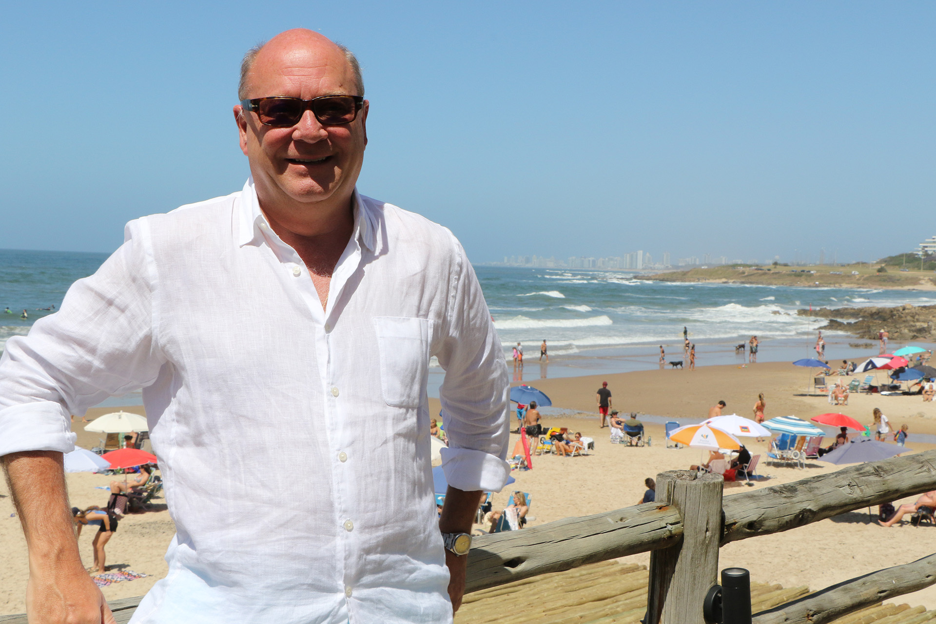 Martín Cabrales disfrutando de un día de playa a pleno sol 