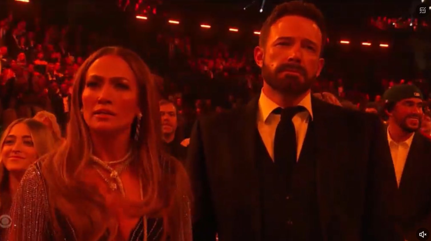 Ben Affleck explicó por qué se veía aburrido junto a J. Lo en los Grammy -  Infobae