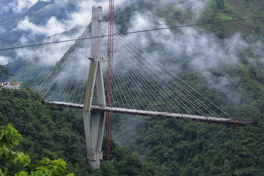 Imagen del puente Chirajara, el cual comunicaba la vía Bogotá- Villavicencio. Foto: Colprensa - Diego Pineda.