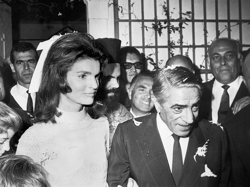 Sólo Alexander, el hijo de Onassis, entendió ese matrimonio que ofendía al mundo: “Es la unión perfecta. Mi padre adora los apellidos y Jackie adora el dinero”