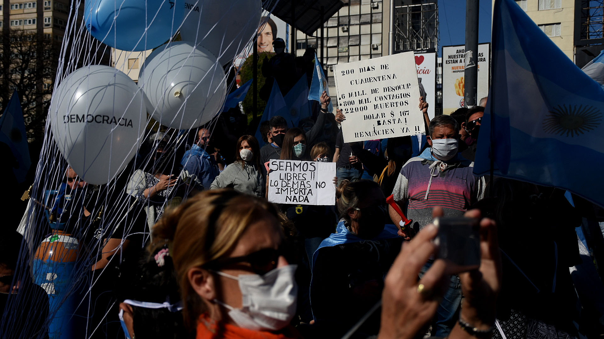 Muchos de los manifestantes protestaron contra la extensión de la cuarentena contra el coronavirus