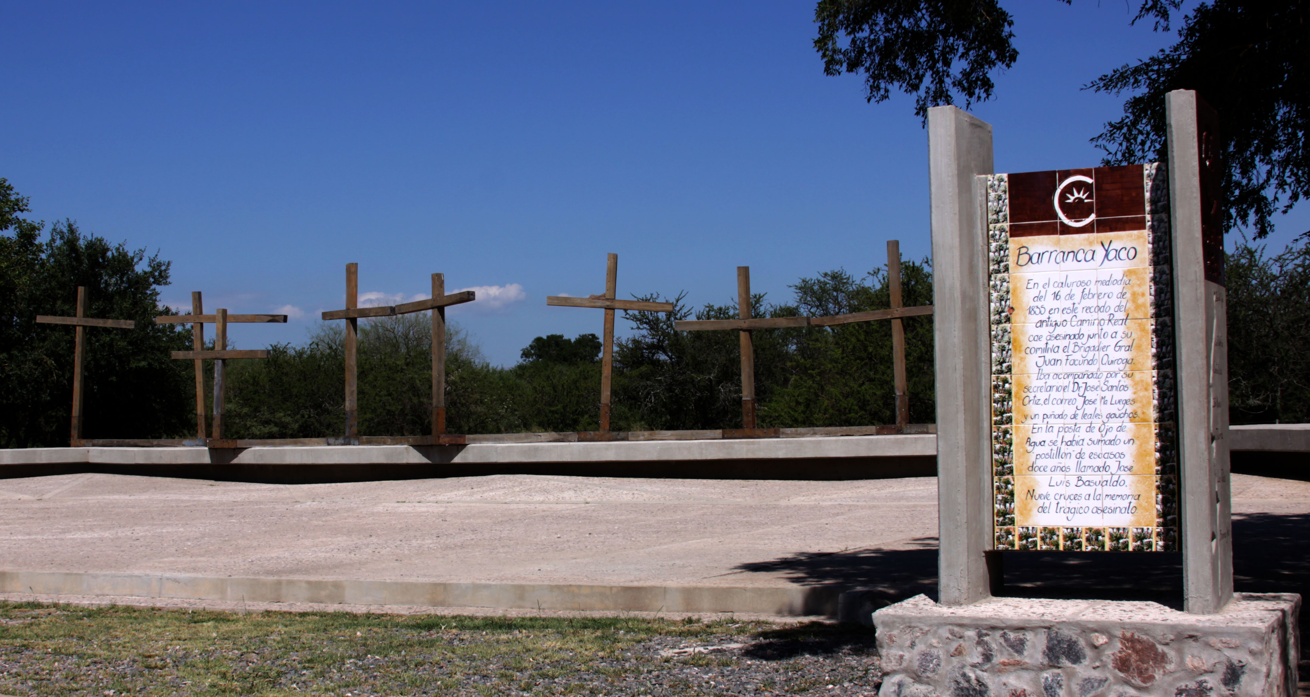 Las cruces colocadas en Barranca Yaco son un homenaje a los que allí fueron asesinados un 16 de febrero de 1835.