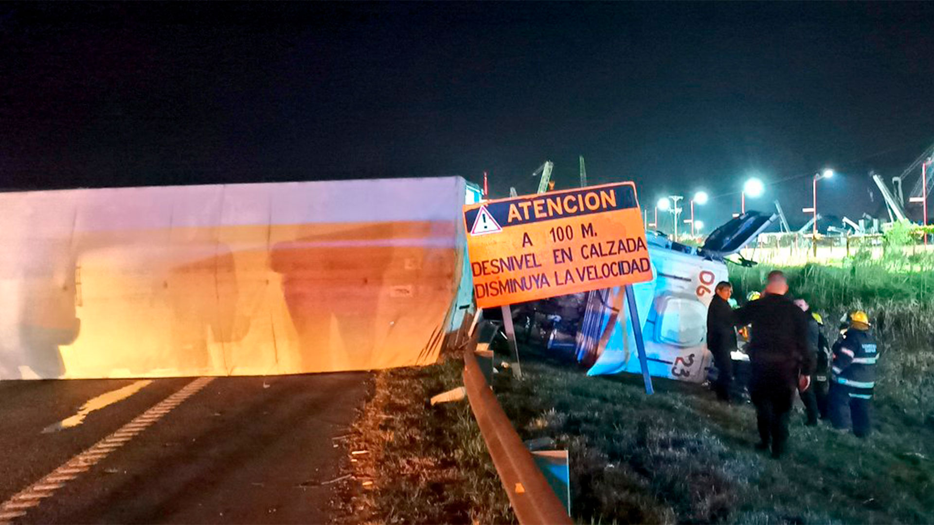 Un camión volcó en el ramal Campana de la autopista Panamericana y el conductor murió a causa de las heridas. (@dantrila/Contenido no licenciado)