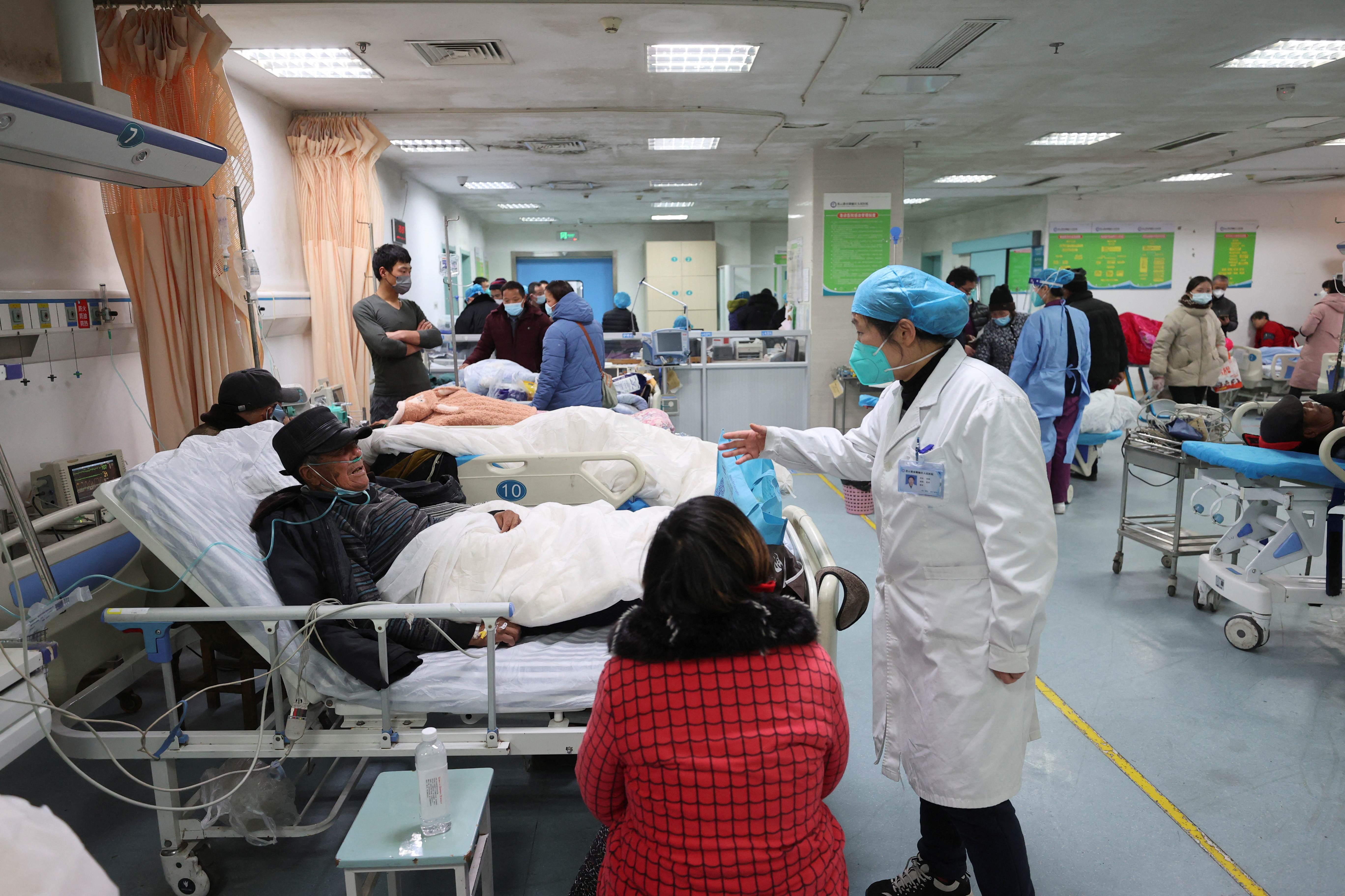 Atención a pacientes en el Hospital de Ganyu, en Lianyungang (China Daily/Reuters)