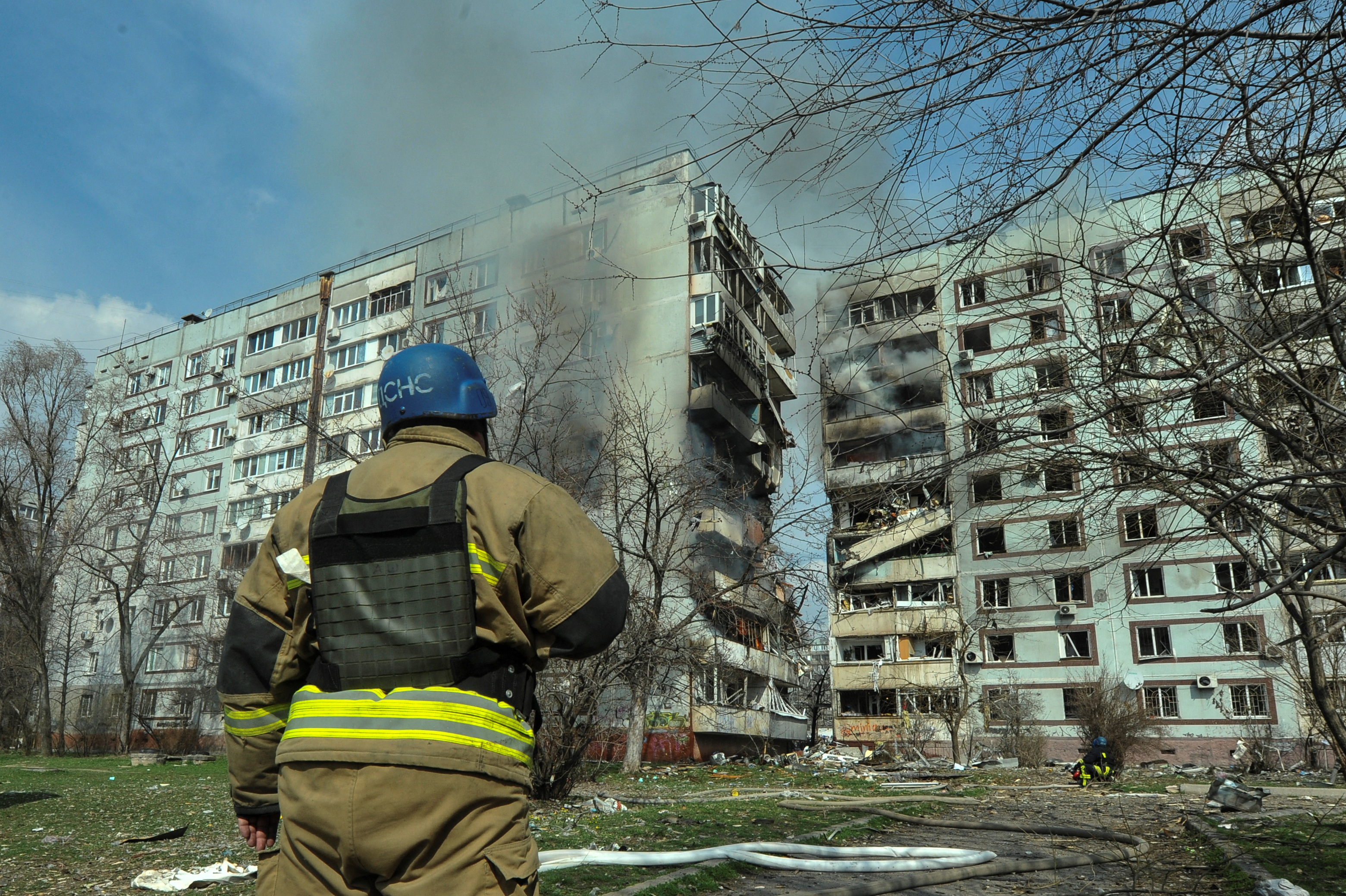 Zelensky denunció un bombardeo ruso en Zaporizhzhia contra un edificio residencial: “Un salvajismo bestial”