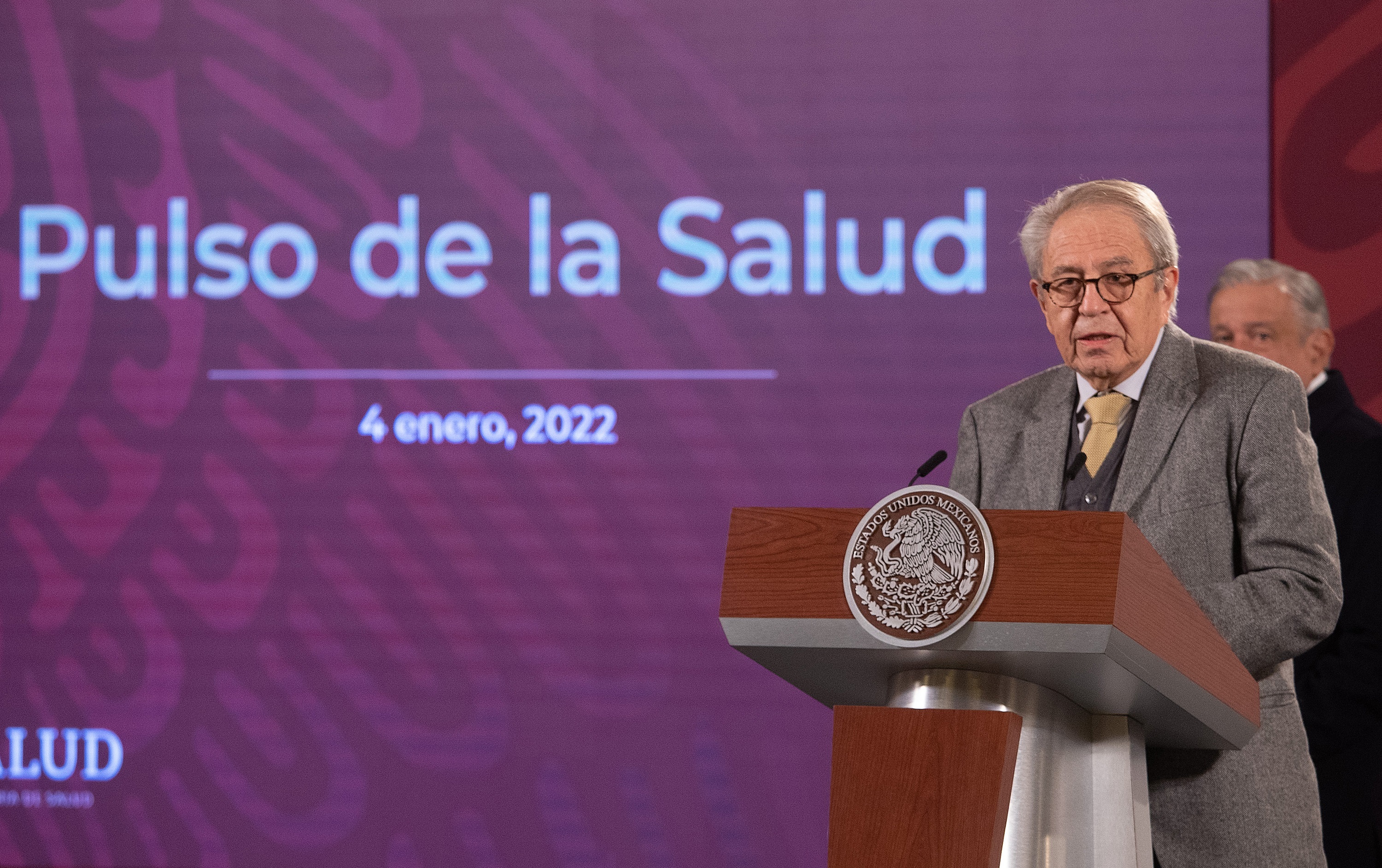 El secretario de Salud mexicano, Jorge Alcocer, participó en la conferencia matutina de AMLO debido a la ausencia de López-Gatell (Foto: EFE/ Madla Hartz)