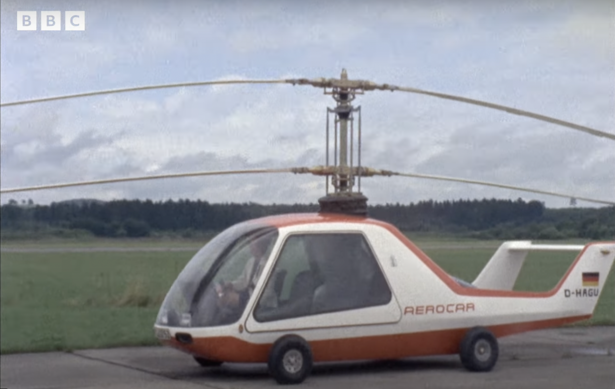 Este video muestra al primer auto volador creado hace más de 50 años