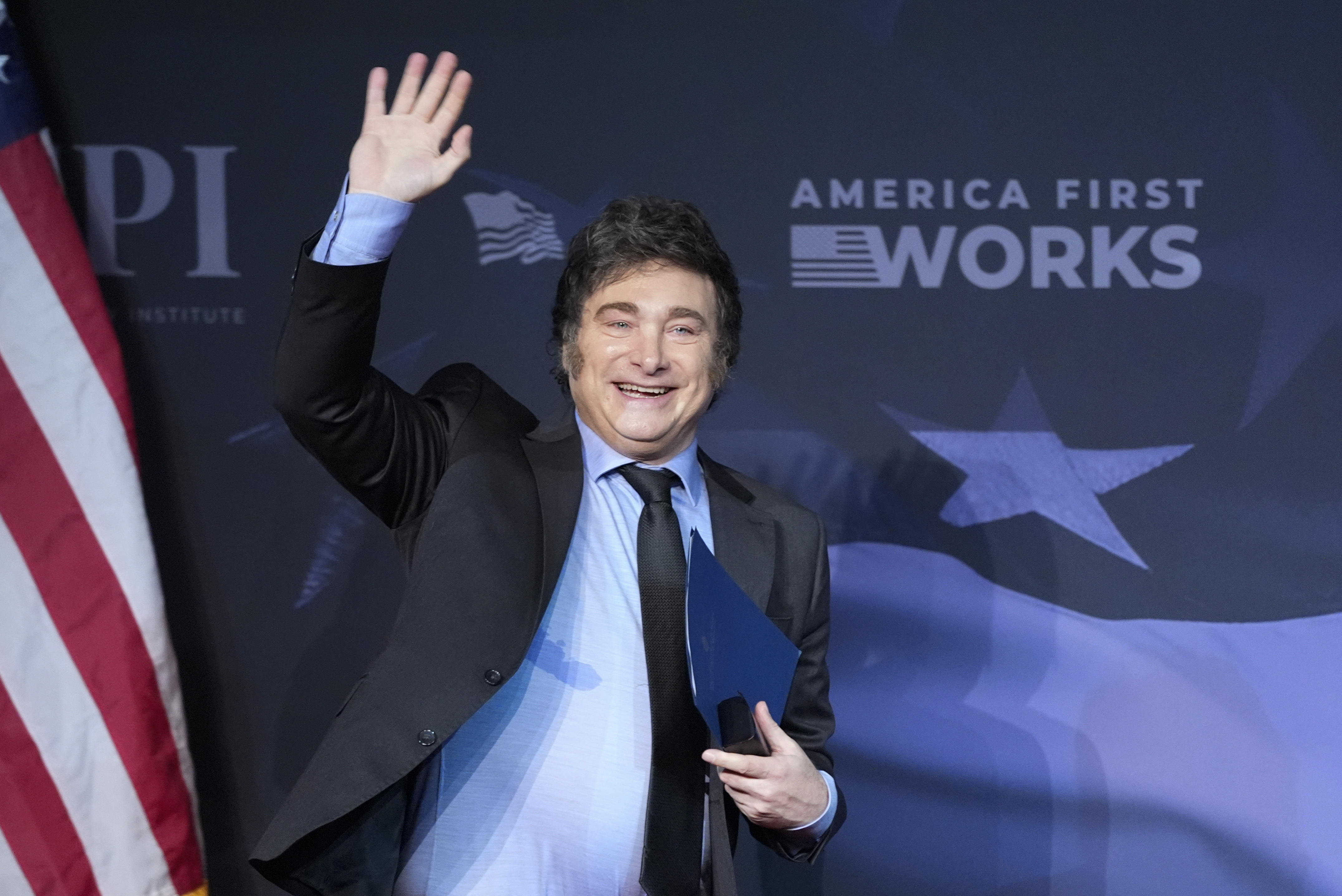 Dólar hoy: en el Banco Nación baja a $1.375 para la venta