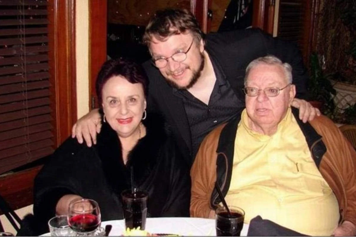 Murió la madre del cineasta Guillermo del Toro a un día del estreno mundial  de “Pinocho” - Infobae