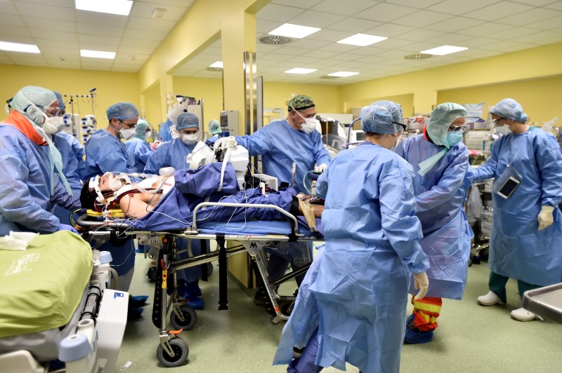 Terapia intensiva en el hospital San Raffaele de Milán, Italy. REUTERS/Flavio Lo Scalzo