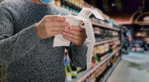 El economista recalcó que la inflación es un fenómeno fiscal y monetario de un financiamiento imposible. (Diario de Navarra)