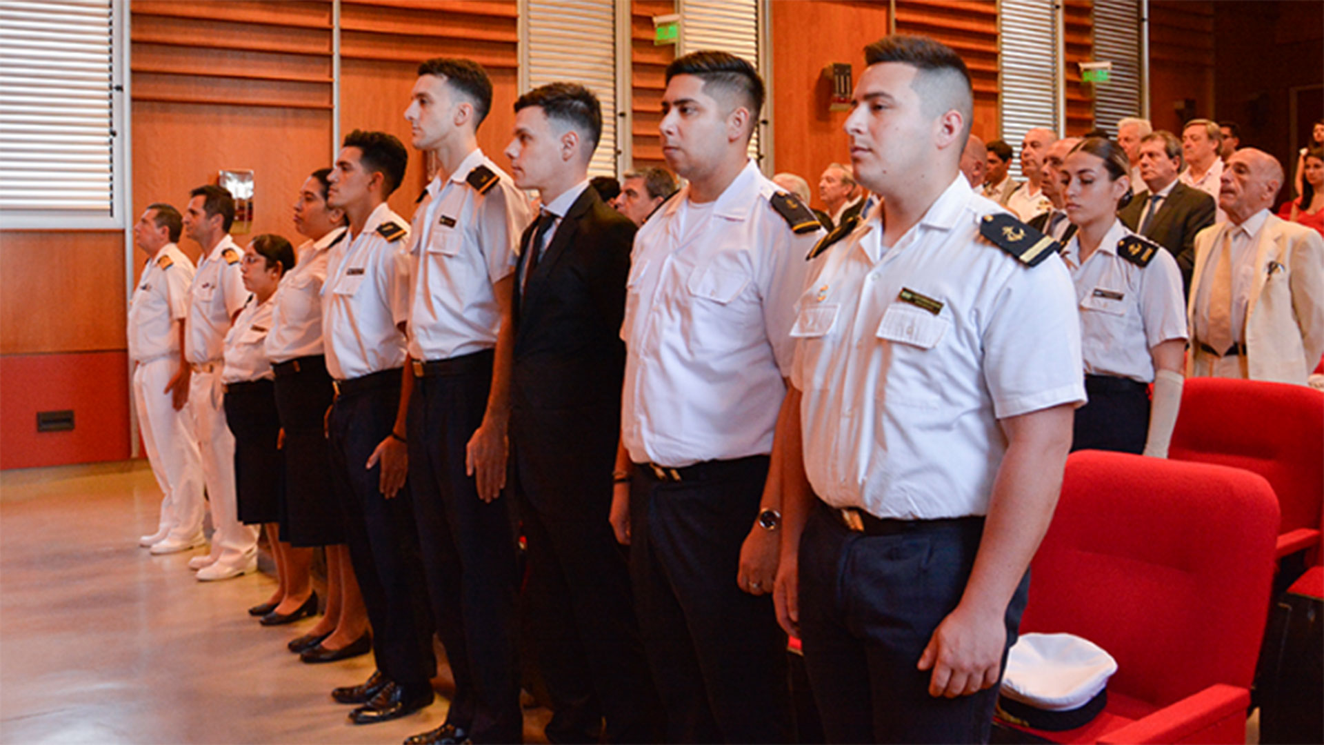 El 6 de diciembre fue la ceremonia de egreso de los oficiales de la Escuela Nacional de Náutica, entre los cuales había solo 4 comisarios navales 