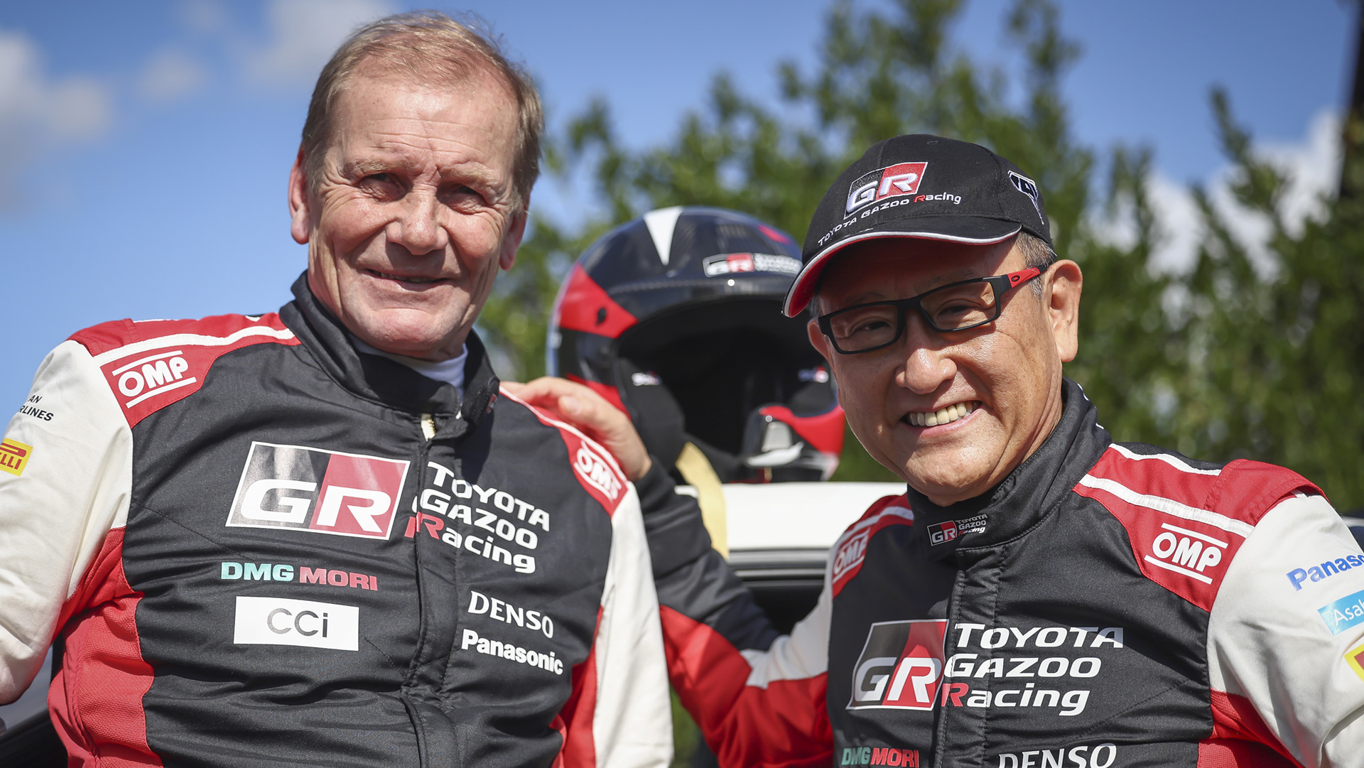 Juha Kankkunen y Akio Toyoda compartieron la conducción del GR Yaris H2. El piloto finlandés se mostró sorprendido con el mayor torque del hidrógeno frente a la gasolina derivada del petróleo