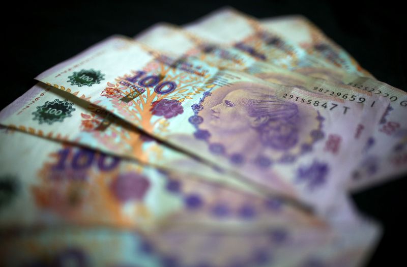 El excedente de pesos presiona al alza de la inflación (Reuters)
