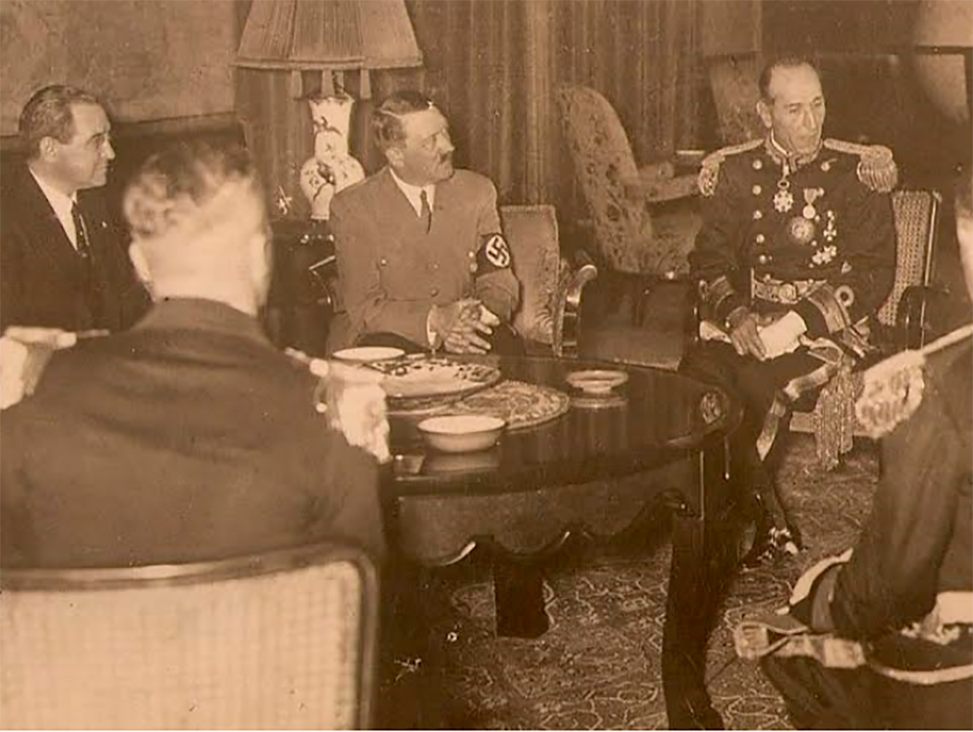 El embajador Labougle, Hitler y el contralmirante León Scasso en la cancillería alemana