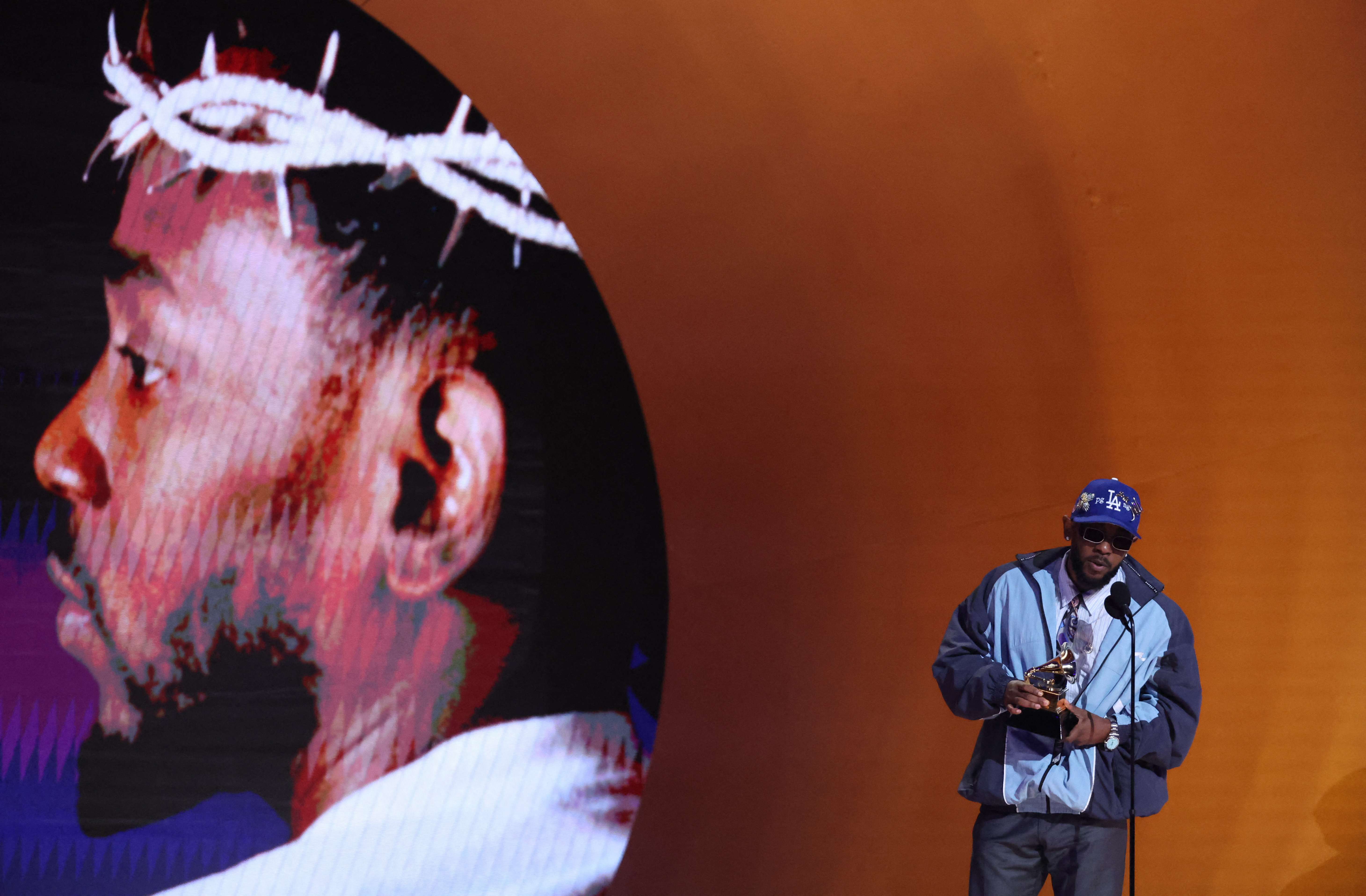 Kendrick Lamar arrasó con tres premios en las categorías de mejor álbum, mejor canción de rap y mejor interpretación melódica de rap (REUTERS/Mario Anzuoni)