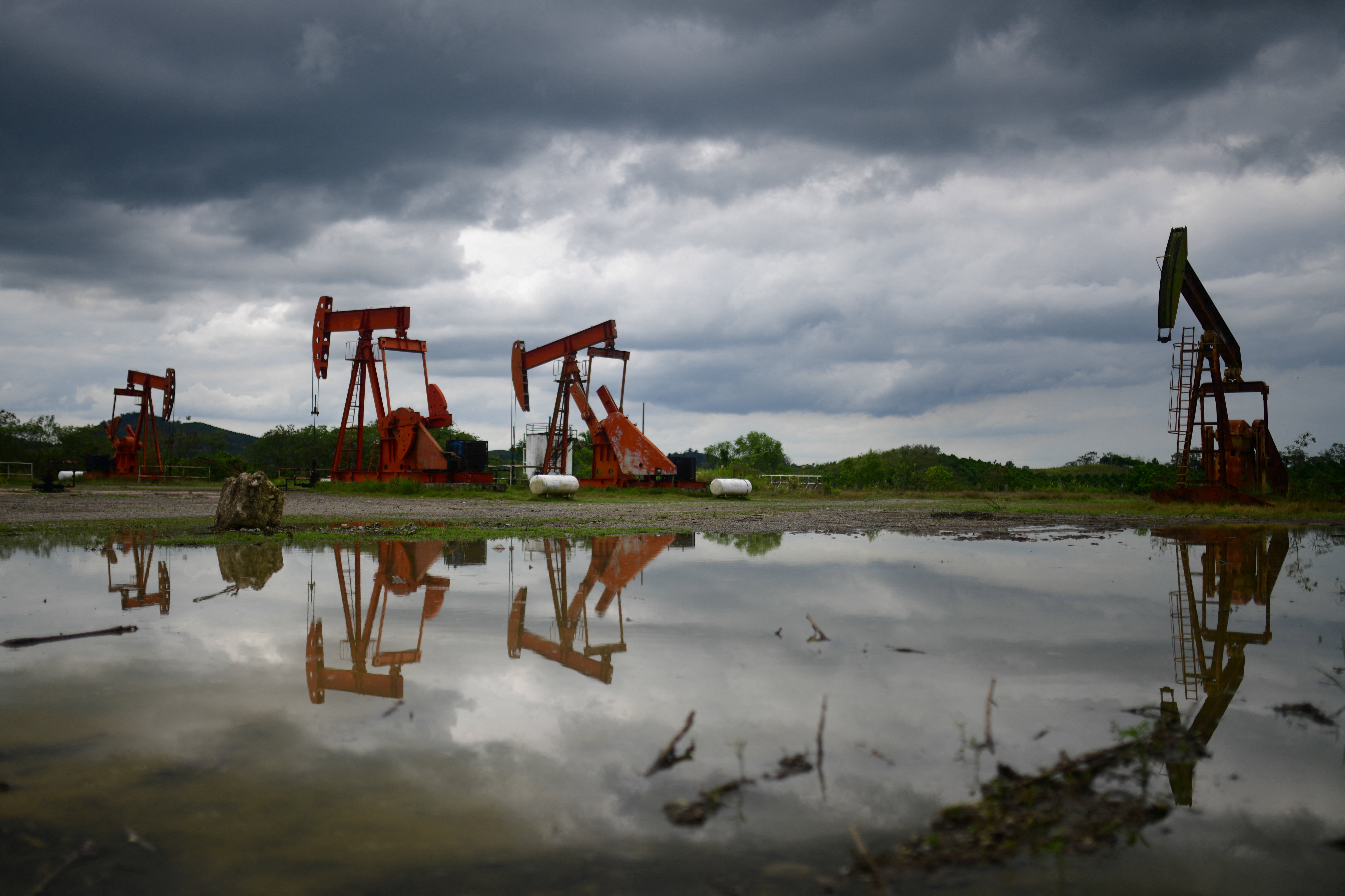 El petr&oacute;leo volvi&oacute; a caer: cedi&oacute; un 3,3% y cerr&oacute; debajo de USD 78 tras las se&ntilde;ales de distensi&oacute;n entre Estados Unidos e Ir&aacute;n