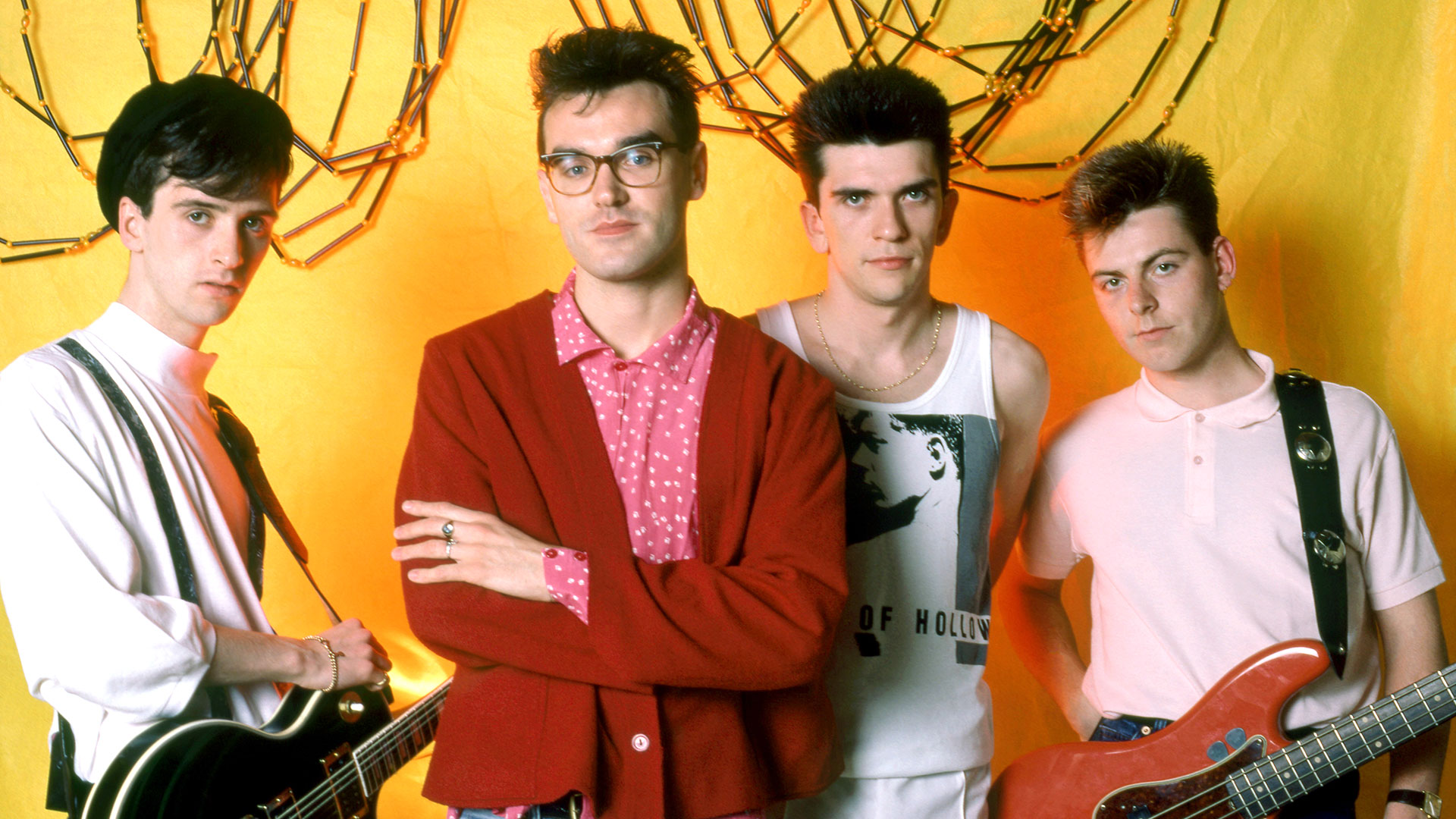 La banda The Smiths era integrada por Johnny Marr, Morrissey, Mike Joyce y Andy Rourke. Esta foto fue sacada después de un show en Detroit en 1985 (Crédito: Ross Marino/Getty Images)