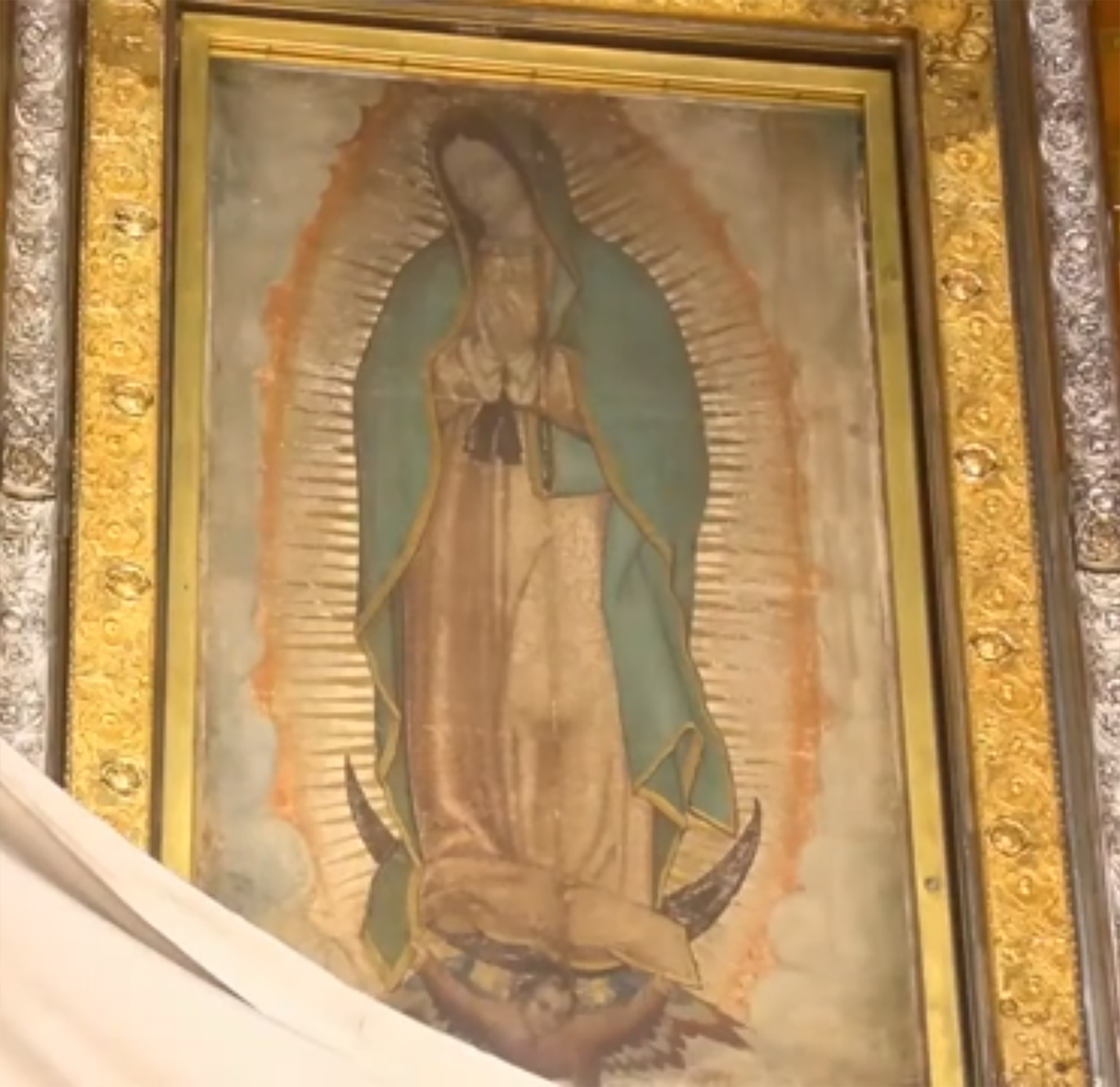 El cuadro en la Basílica de la Virgen de Guadalupe en México. La imagen ha sido objeto de estudios hasta de la NASA