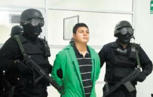 "El Neto", identificado como líder de Los Mexicles, fue uno de los reos que logró escapar
(Foto: @oscarbalmen)