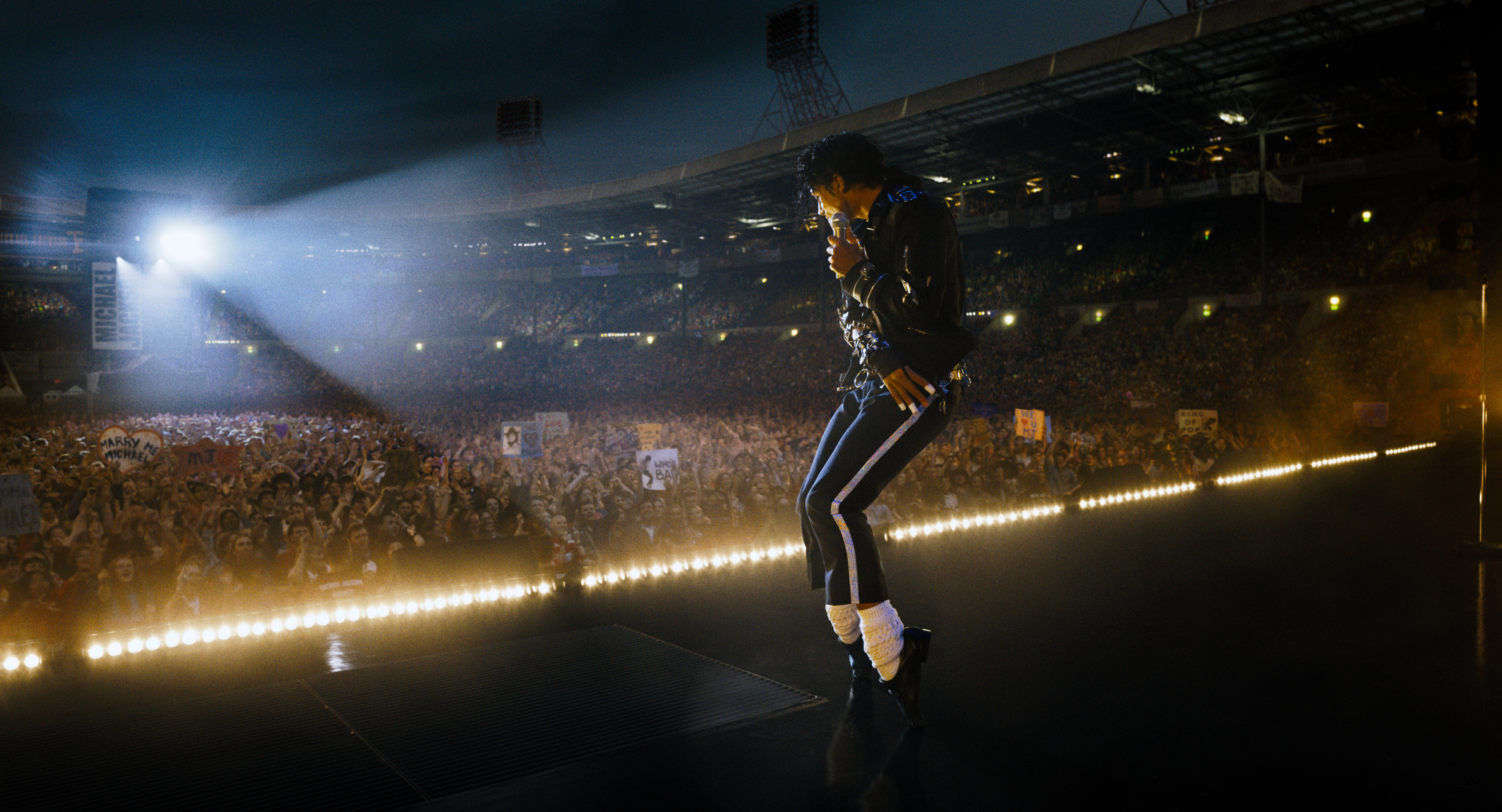 La biopic de Michael Jackson apuesta por el show y deja fuera las sombras