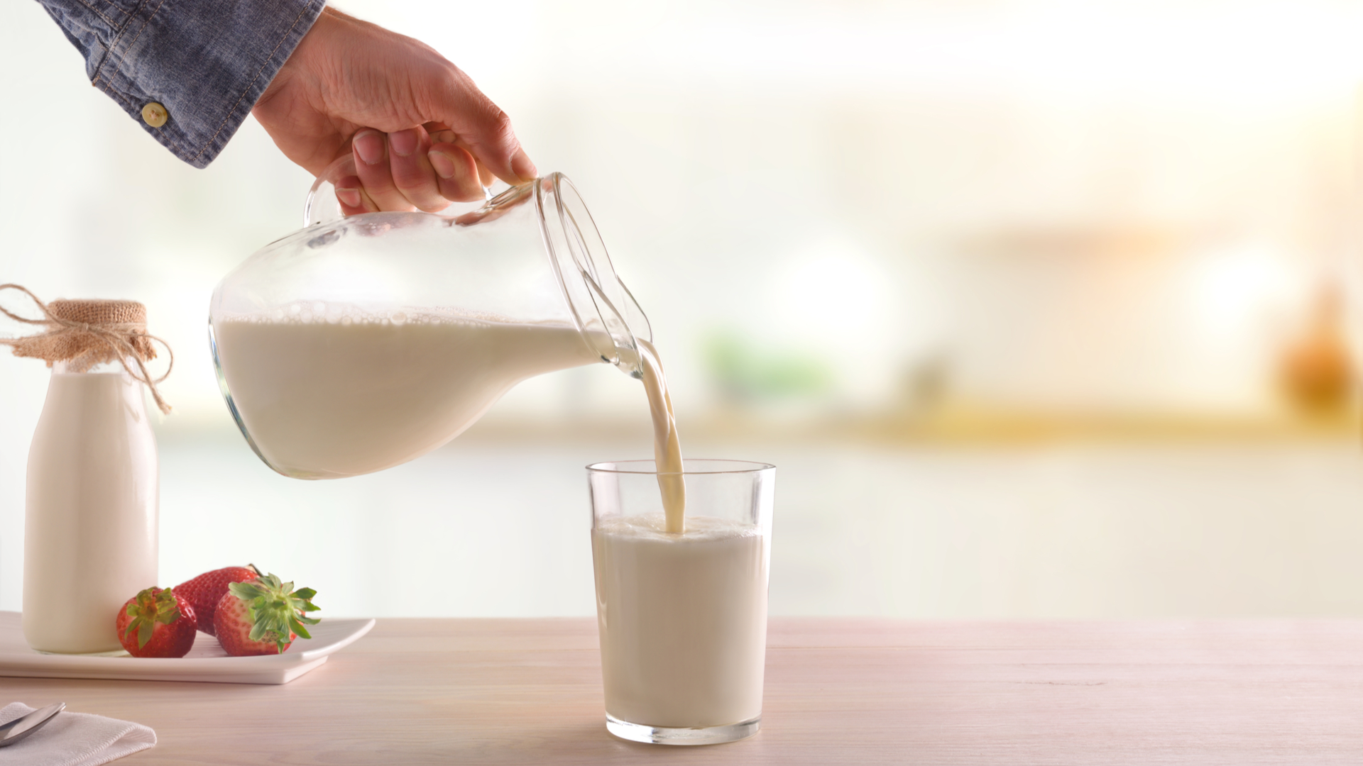 La leche vegetal se obtiene de plantas como pueden ser los frutos secos, soja, semillas y granos 