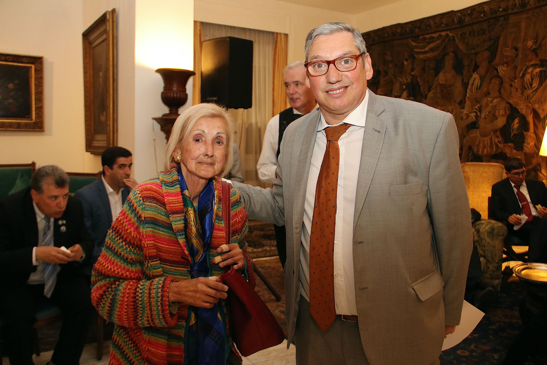 Luisa Martínez Chevallier, presidente del Consejo Consultivo China Zorrilla, y el embajador Carlos Enciso Christiansen 