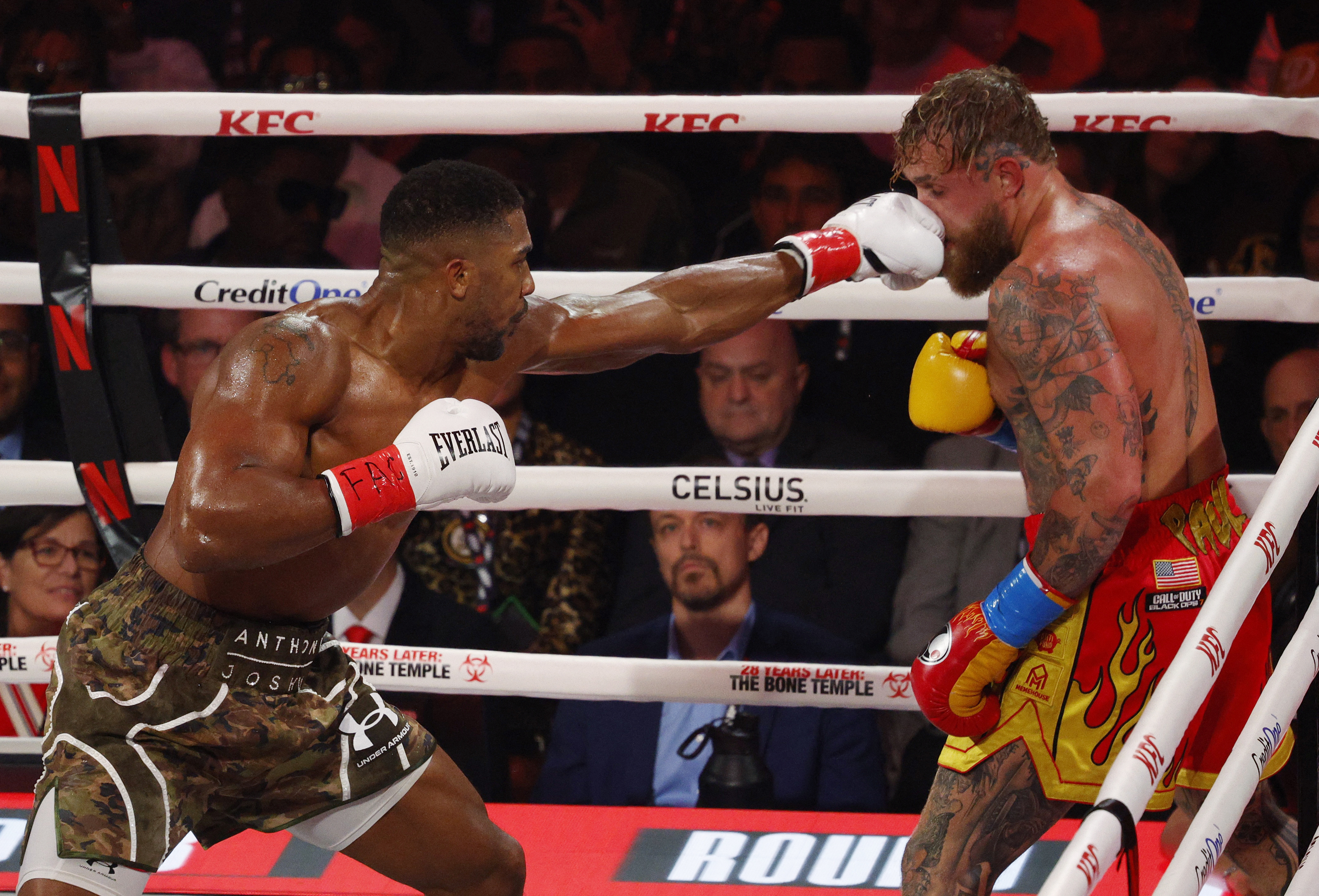 El contundente nocaut de Anthony Joshua ante Jake Paul en el sexto round de la controversial pelea en Estados Unidos