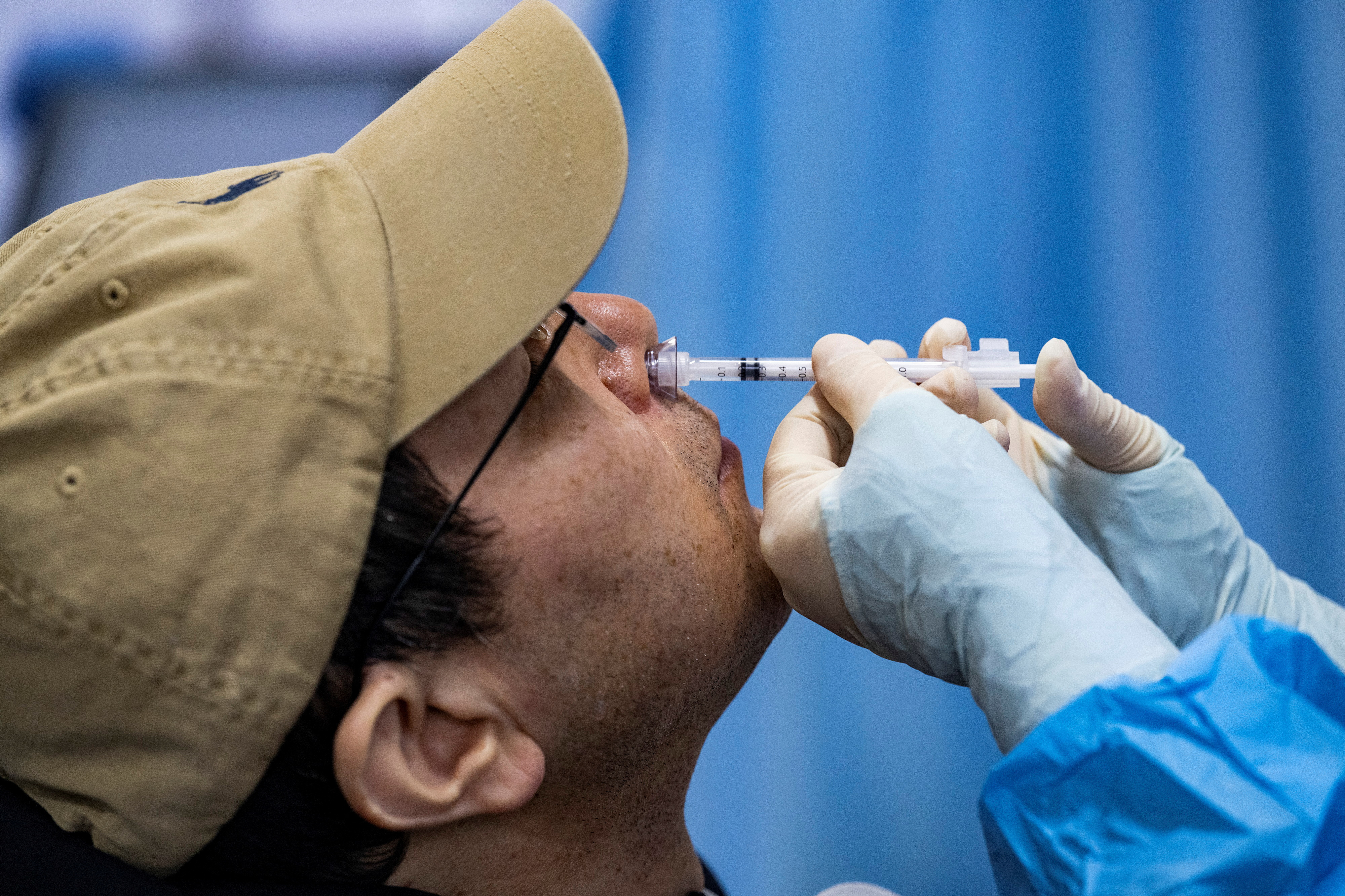 Las vacunas nasales ya empezaron a aplicarse en China como refuerzos (cnsphoto via REUTERS)
