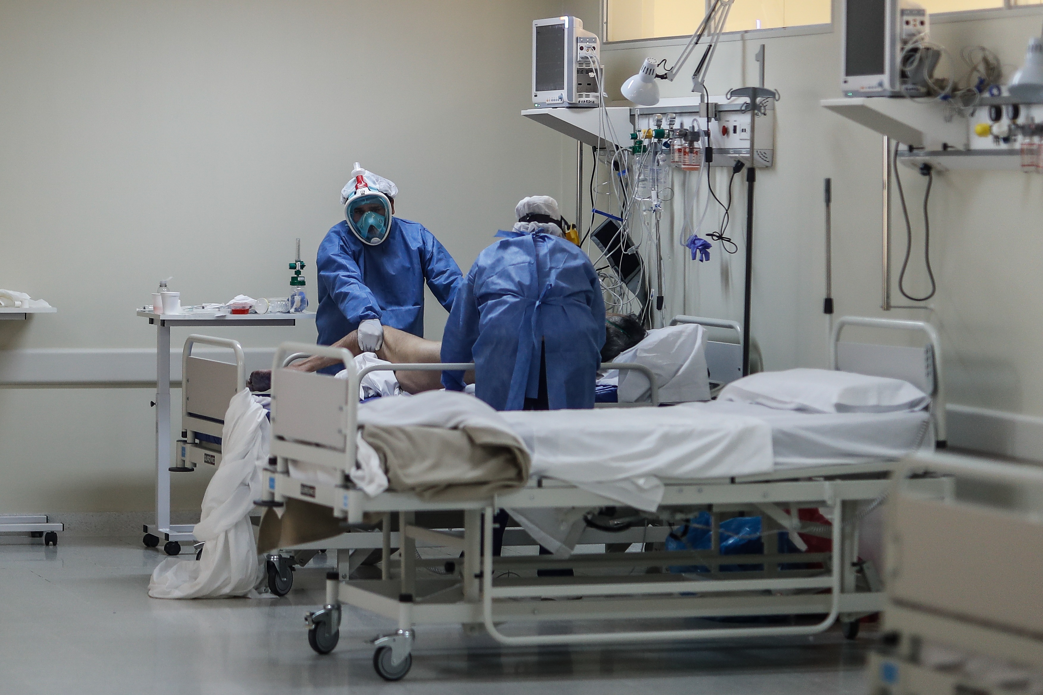 Vista de cuidados que reciben enfermos de COVID-19 en el Hospital del Bicentenario de Esteban Echeverria, en Buenos Aires (Argentina).
EFE/Juan Ignacio Roncoroni/
