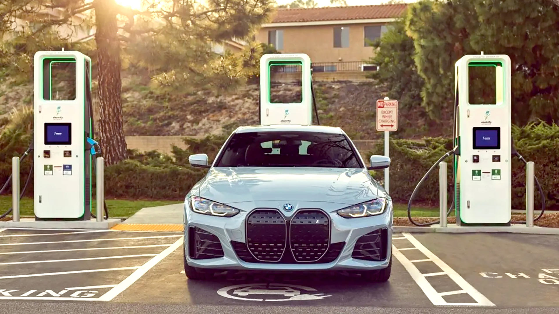 El camino es la electrificación para BMW, pero con una verdadera revolución en la concepción de sus modelos a partir de 2025