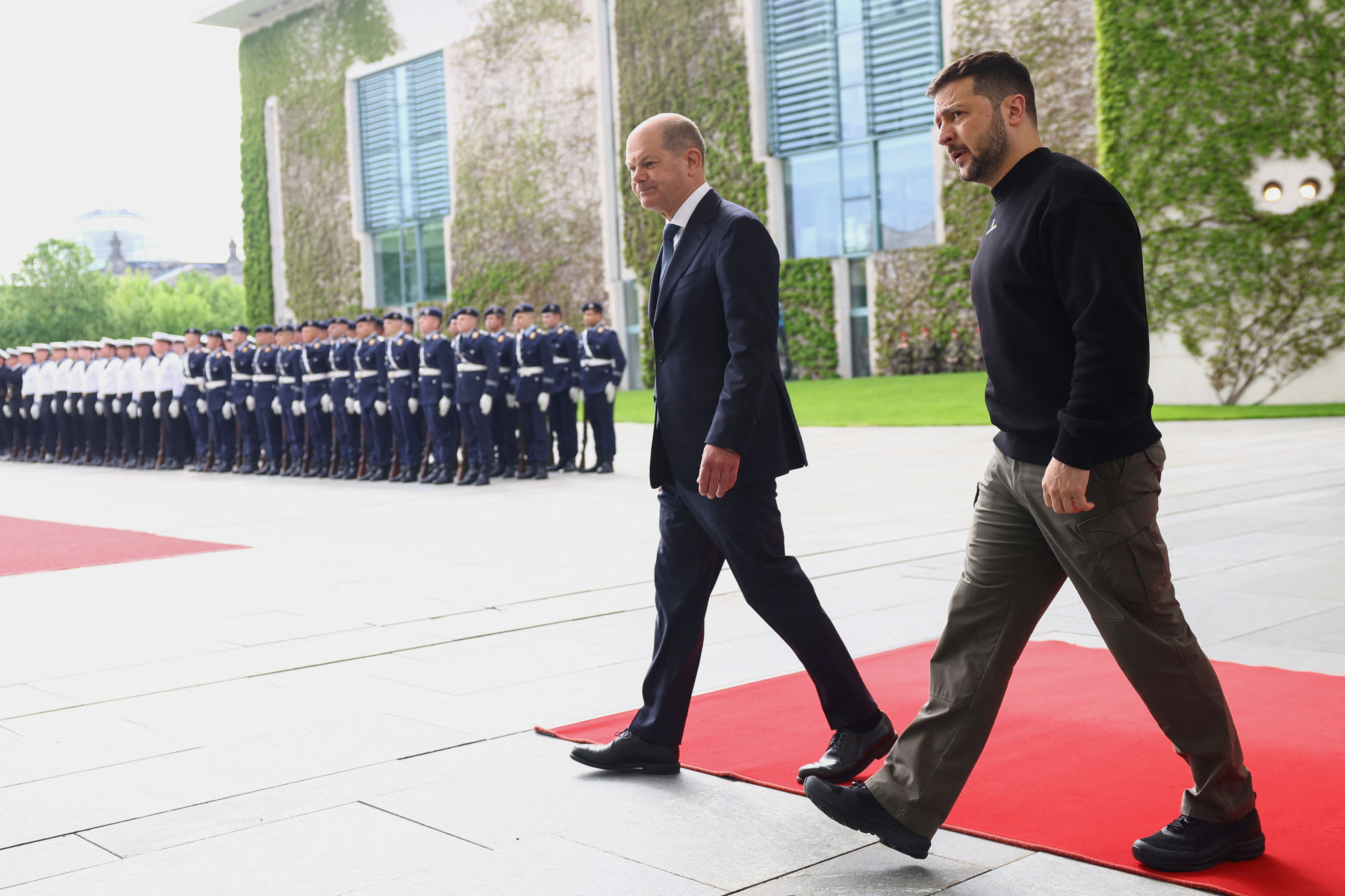 La visita del presidente ucraniano se produce el mismo día en el que está previsto el acto de entrega del Premio Carlomagno en la ciudad de Aquisgrán (oeste de Alemania), aunque se desconoce si Zelensky se desplazará allí para recogerlo. (REUTERS)