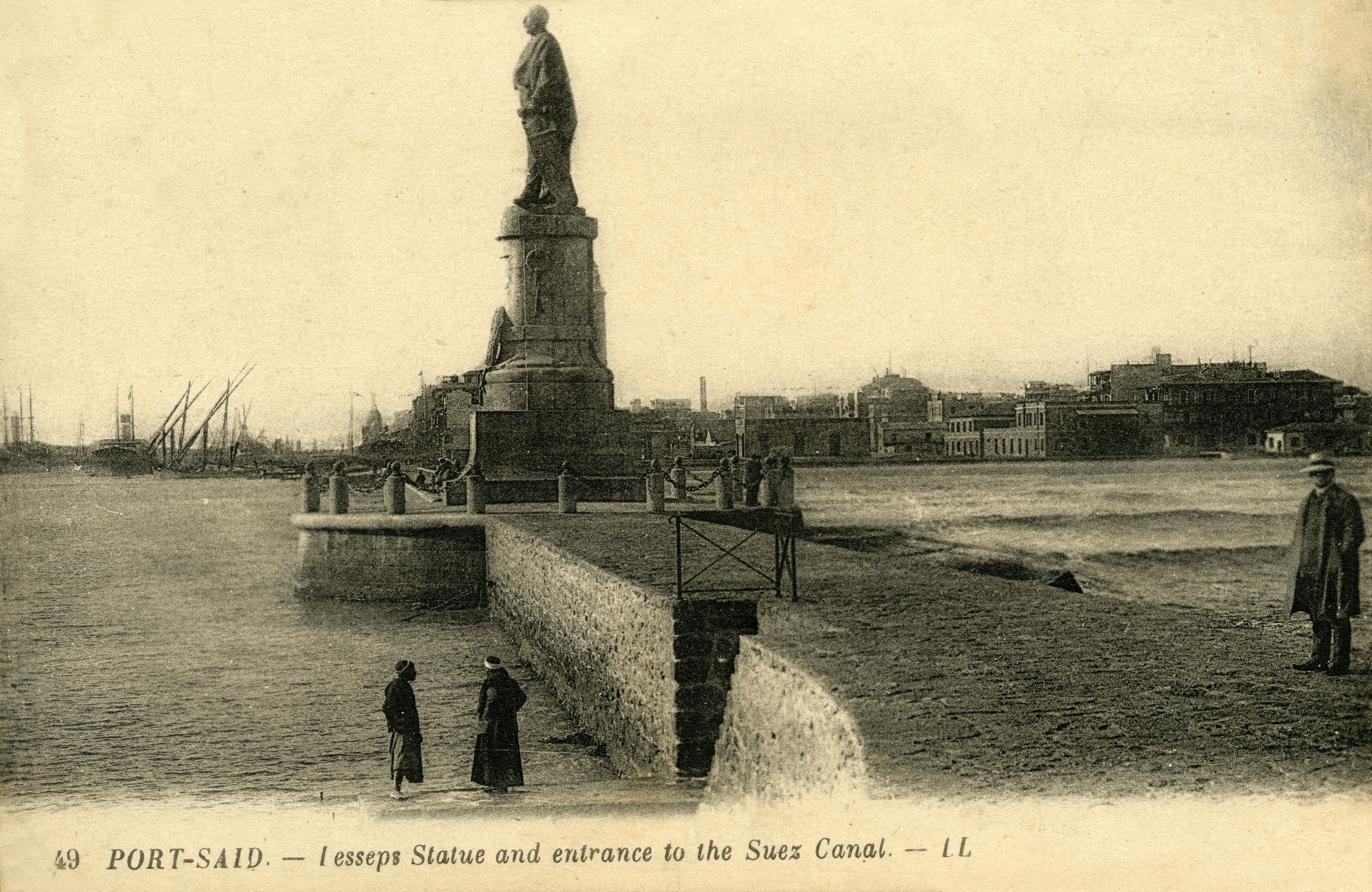 La entrada al Canal de Suez. Fue un punto clave de abastecimiento de combustible durante la Segunda Guerra Mundial (Photo by The Print Collector/Getty Images)