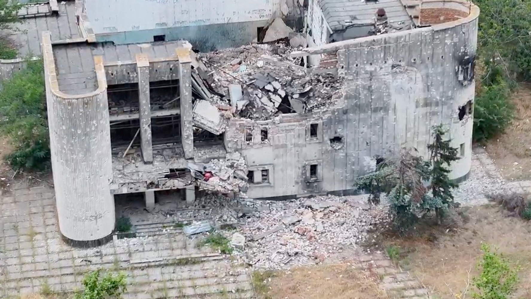Rusia y Ucrania sostienen el alto el fuego impulsado por Washington en una localidad devastada